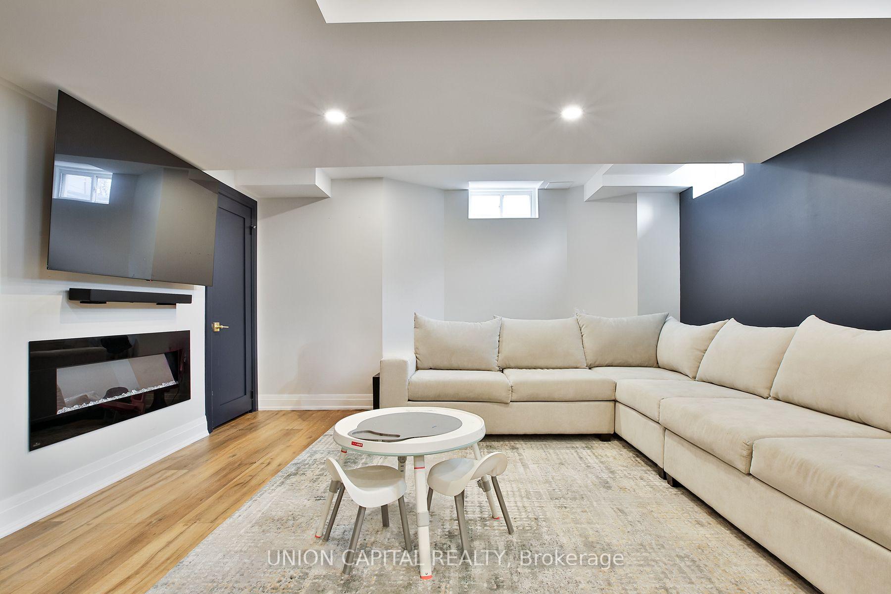 Photo 40 of 50 Christian Ritter Drive, Markham, Berczy — HOMEH