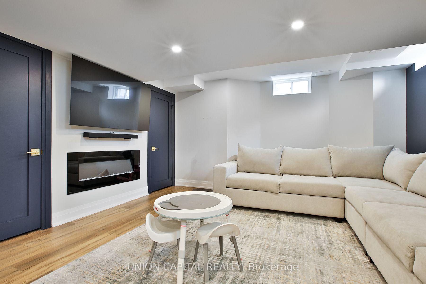 Photo 41 of 50 Christian Ritter Drive, Markham, Berczy — HOMEH