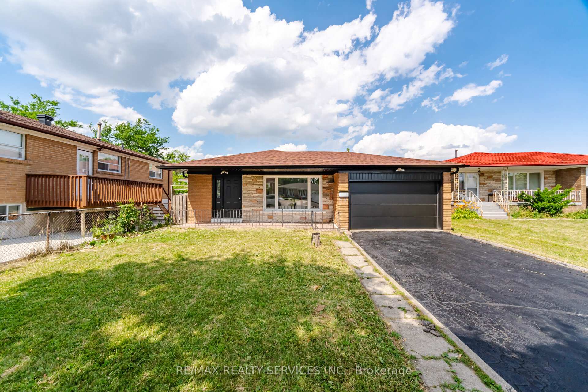 Photo 1 of 7493 Netherwood Road, Mississauga, Malton — HOMEH