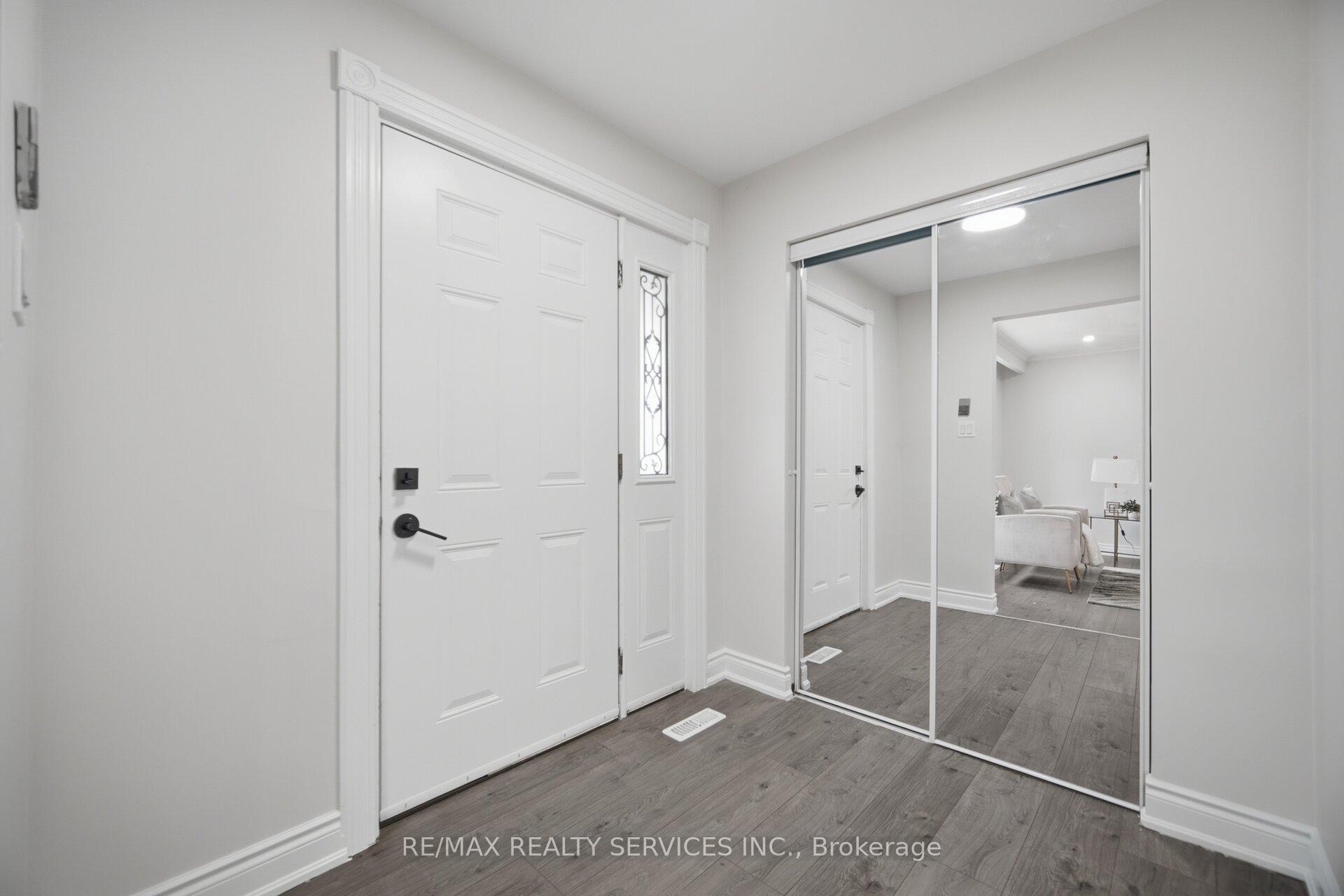Photo 3 of 7493 Netherwood Road, Mississauga, Malton — HOMEH