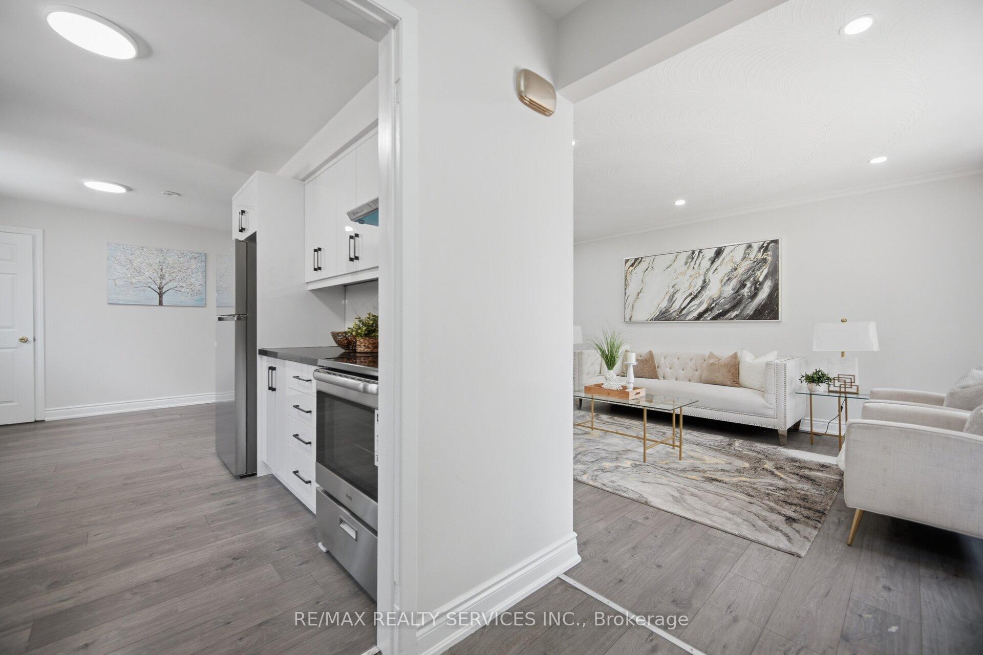 Photo 4 of 7493 Netherwood Road, Mississauga, Malton — HOMEH