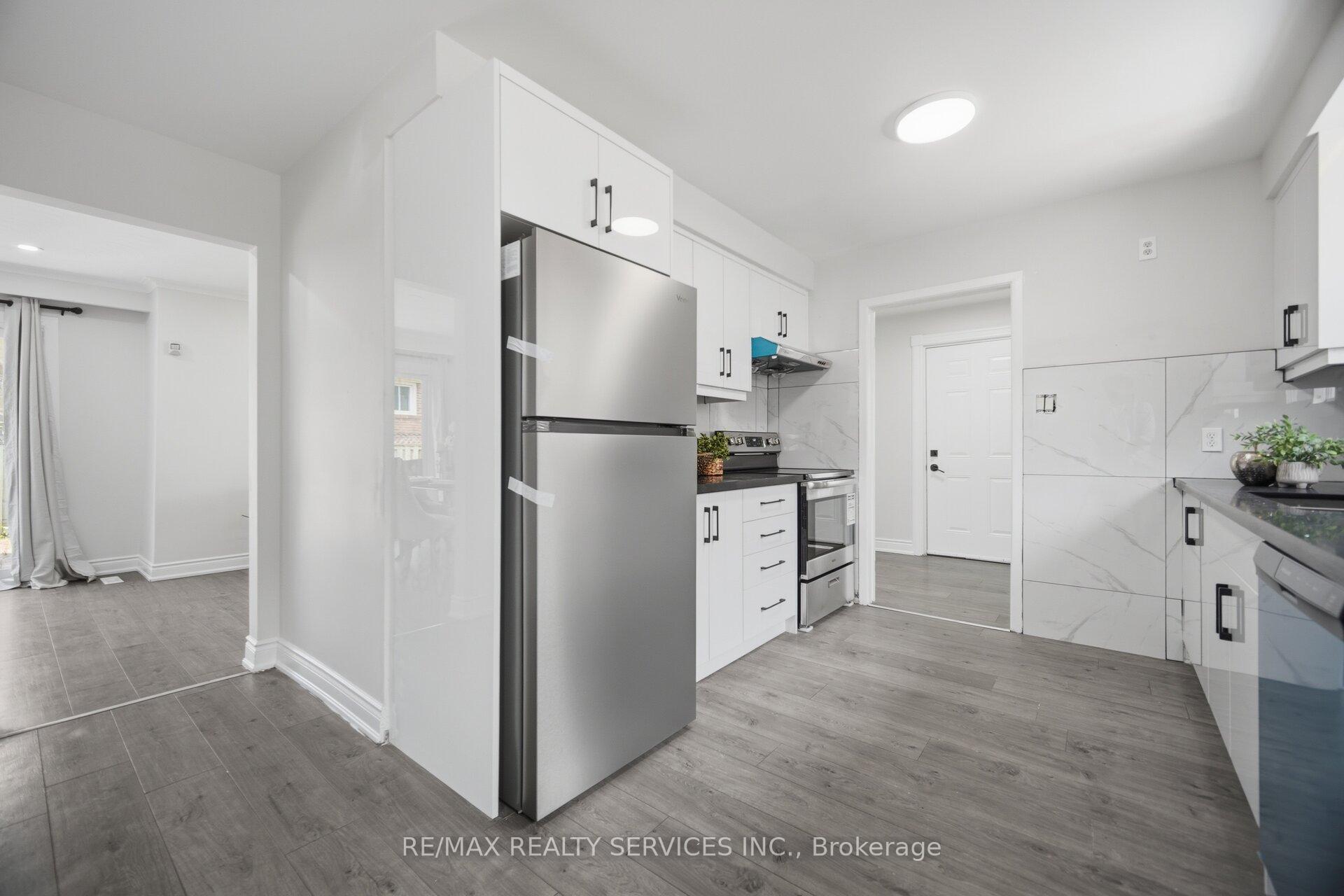 Photo 12 of 7493 Netherwood Road, Mississauga, Malton — HOMEH