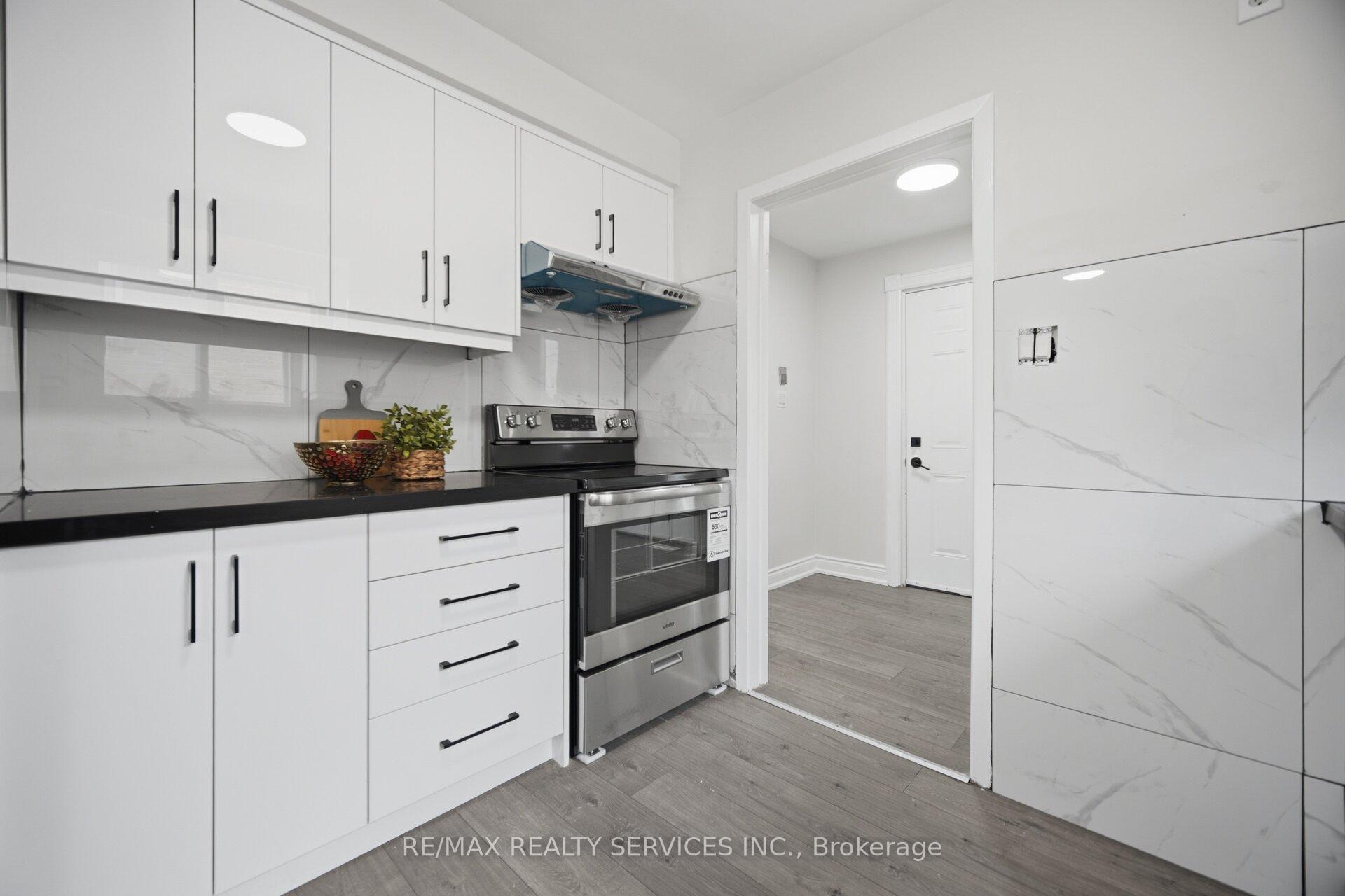 Photo 14 of 7493 Netherwood Road, Mississauga, Malton — HOMEH