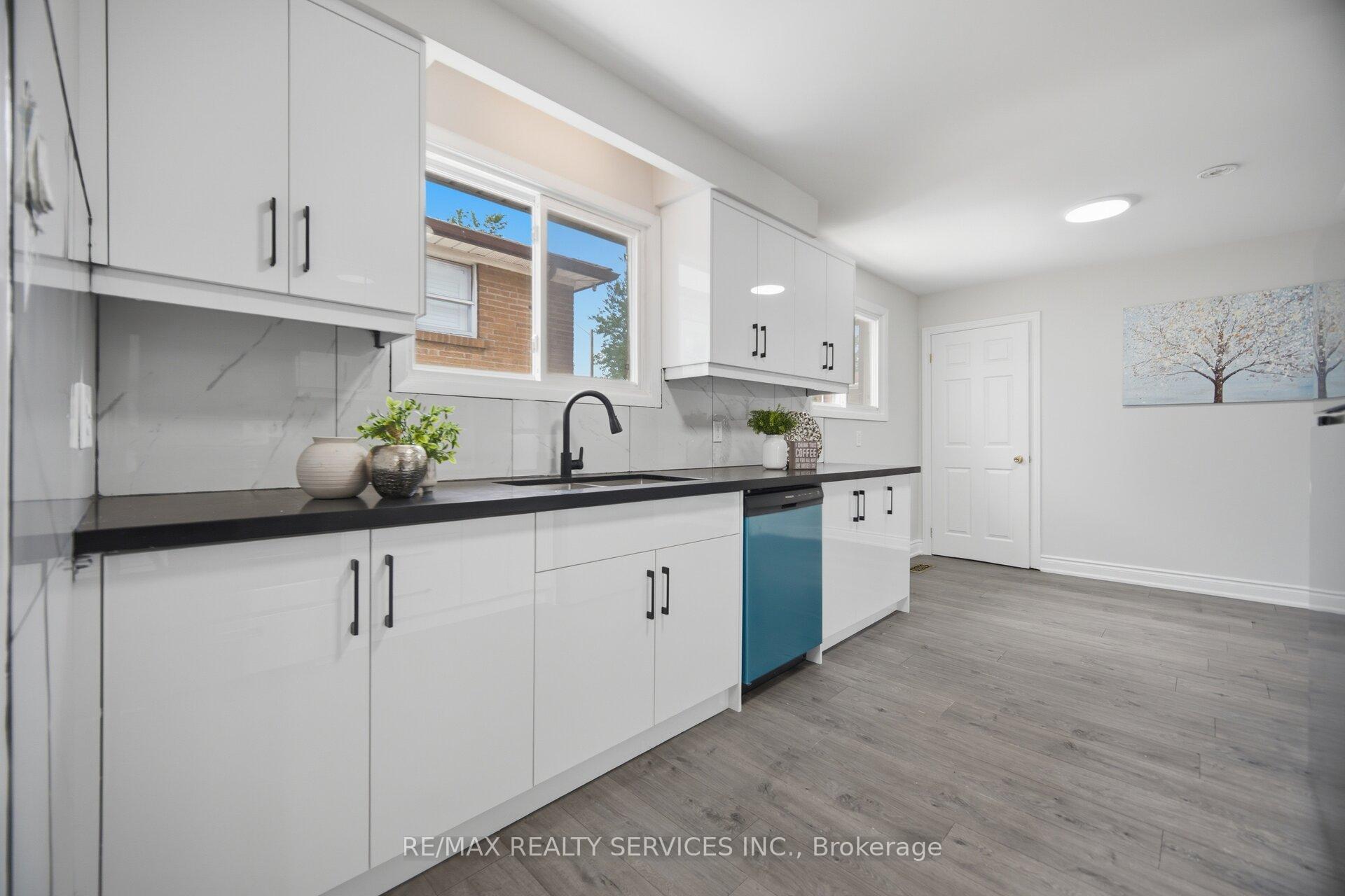 Photo 16 of 7493 Netherwood Road, Mississauga, Malton — HOMEH