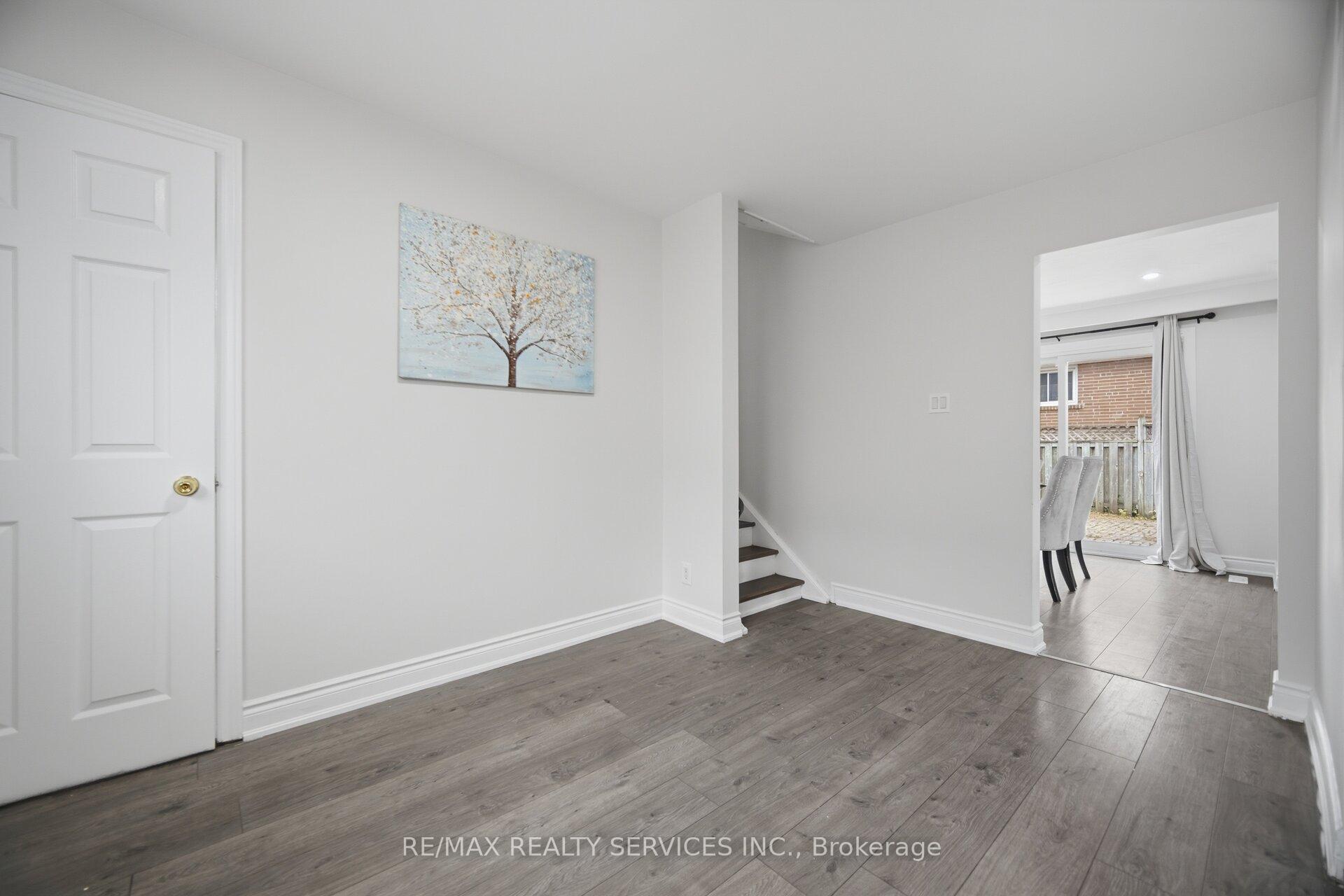 Photo 19 of 7493 Netherwood Road, Mississauga, Malton — HOMEH