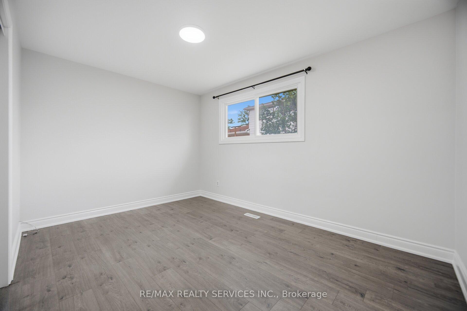 Photo 27 of 7493 Netherwood Road, Mississauga, Malton — HOMEH