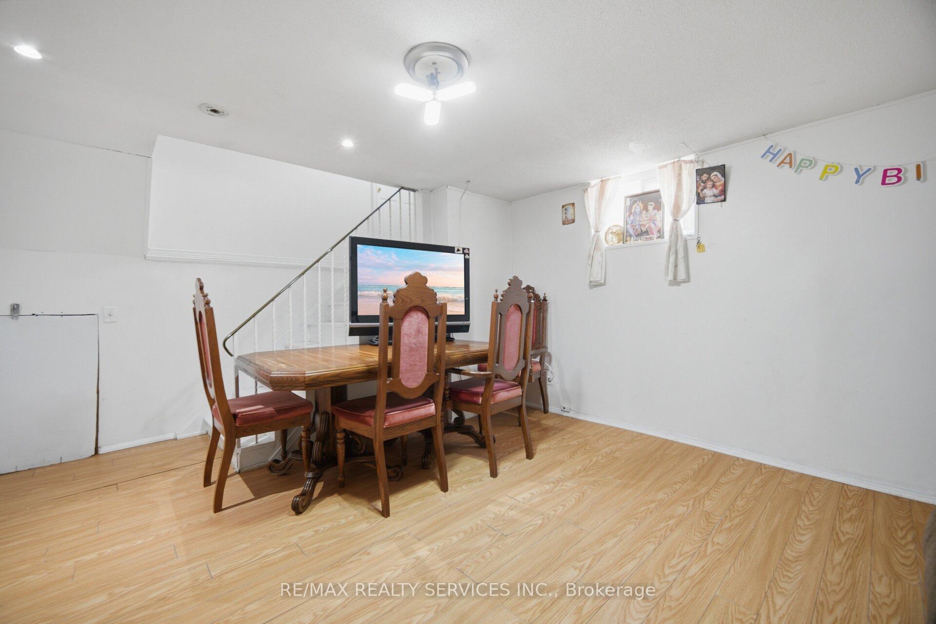 Photo 33 of 7493 Netherwood Road, Mississauga, Malton — HOMEH