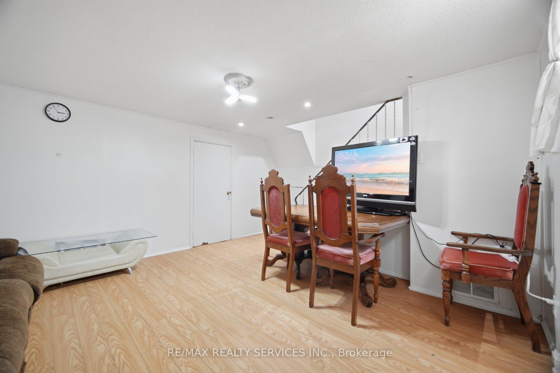Photo 35 of 7493 Netherwood Road, Mississauga, Malton — HOMEH