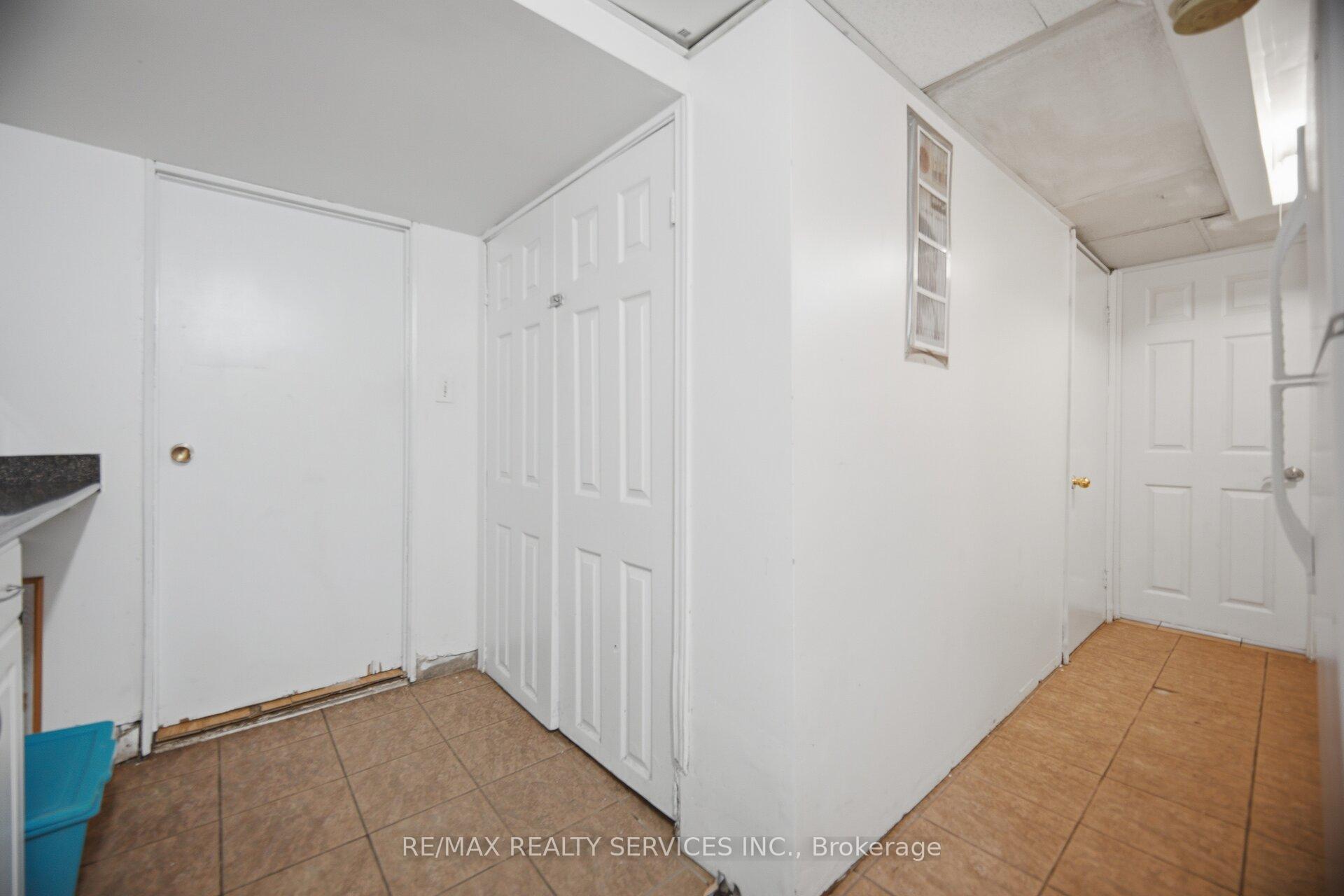 Photo 38 of 7493 Netherwood Road, Mississauga, Malton — HOMEH