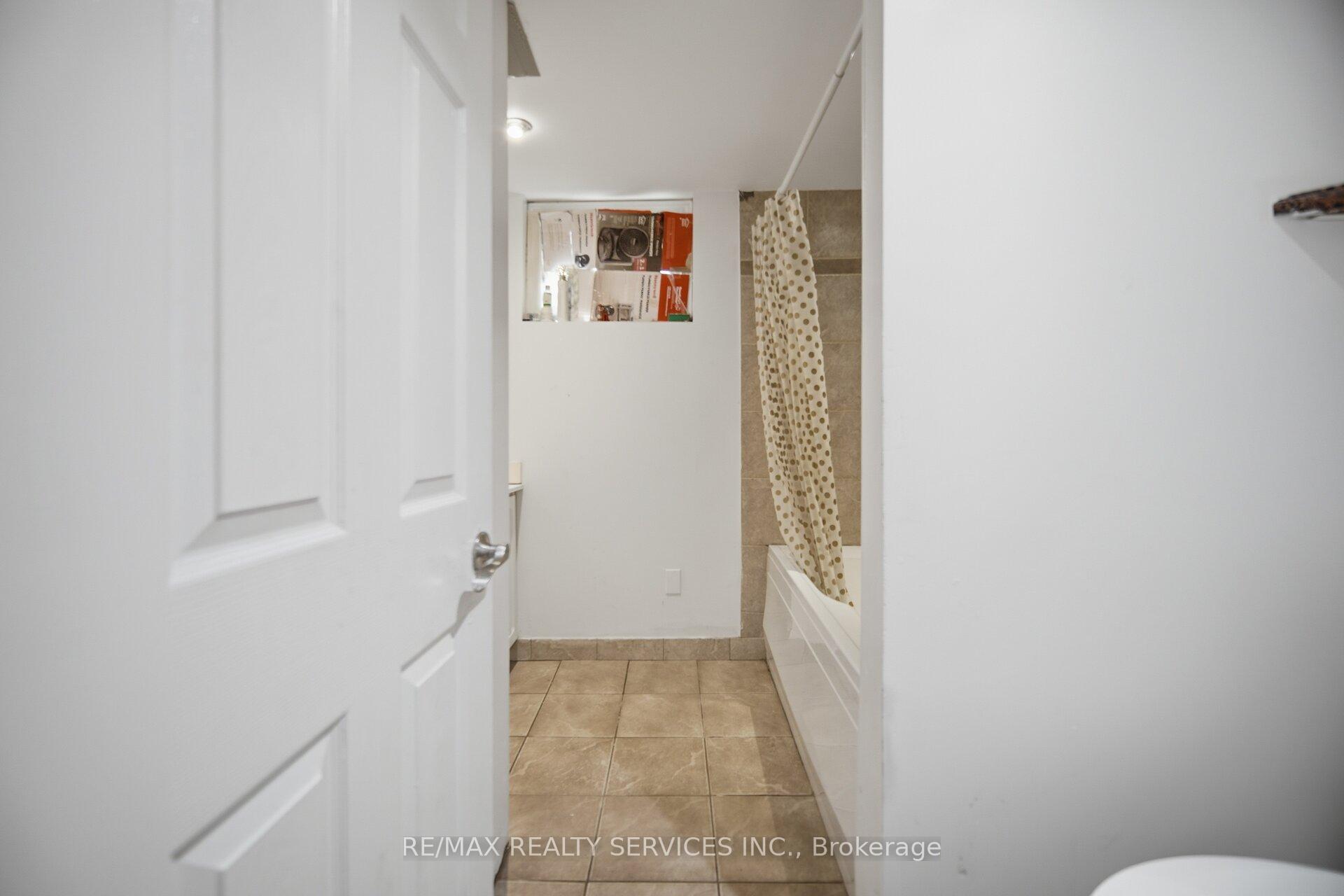 Photo 40 of 7493 Netherwood Road, Mississauga, Malton — HOMEH