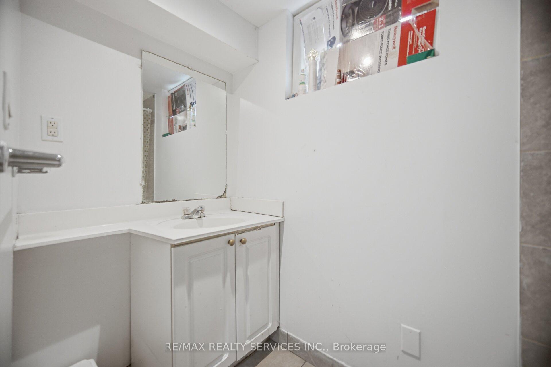 Photo 41 of 7493 Netherwood Road, Mississauga, Malton — HOMEH