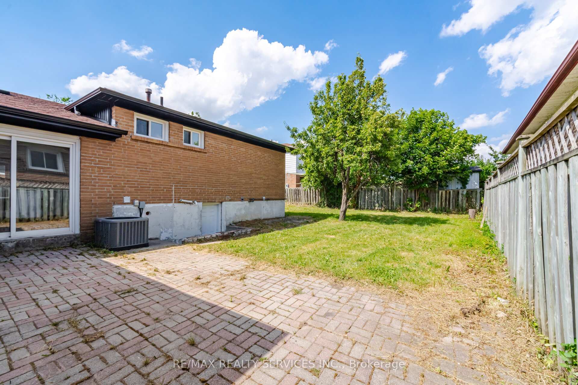 Photo 44 of 7493 Netherwood Road, Mississauga, Malton — HOMEH