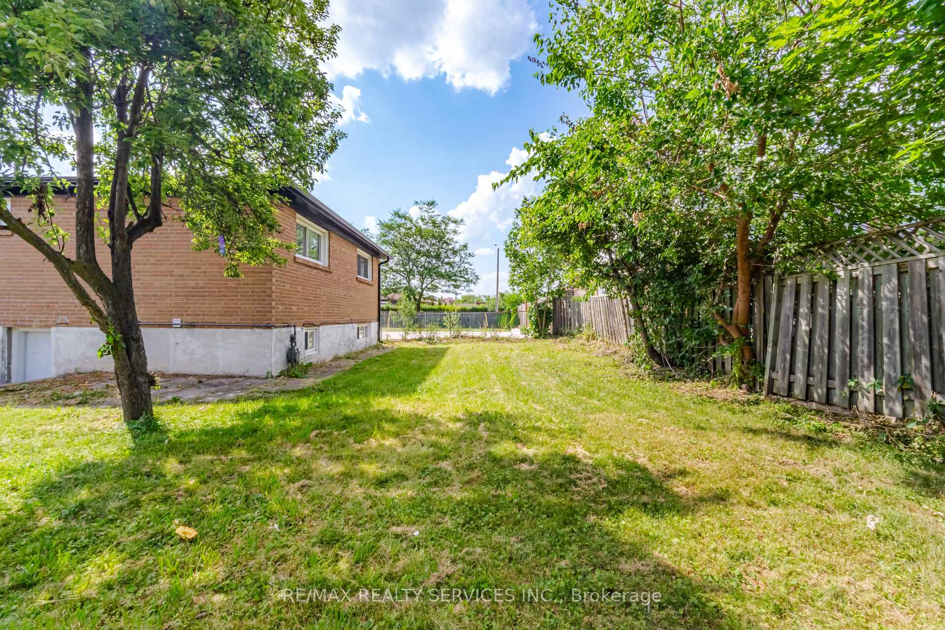Photo 47 of 7493 Netherwood Road, Mississauga, Malton — HOMEH