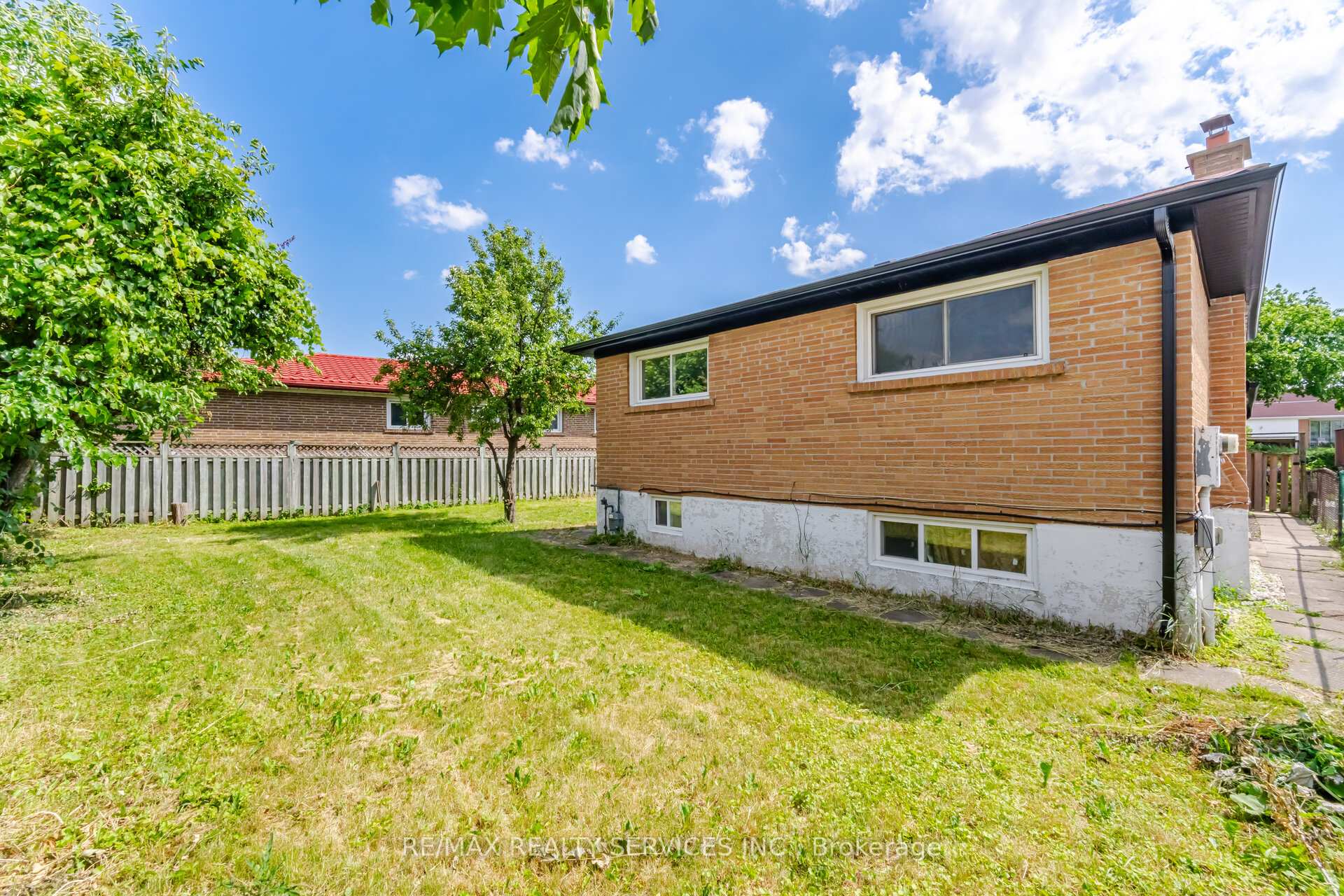 Photo 48 of 7493 Netherwood Road, Mississauga, Malton — HOMEH