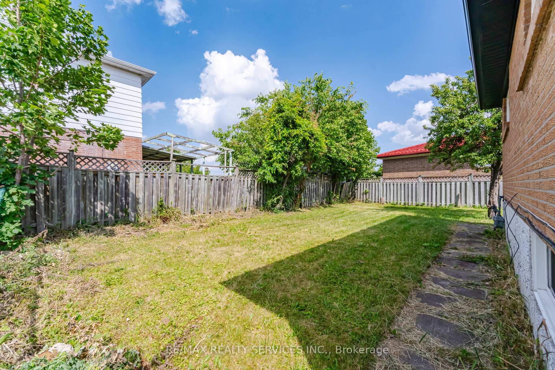 Photo 49 of 7493 Netherwood Road, Mississauga, Malton — HOMEH