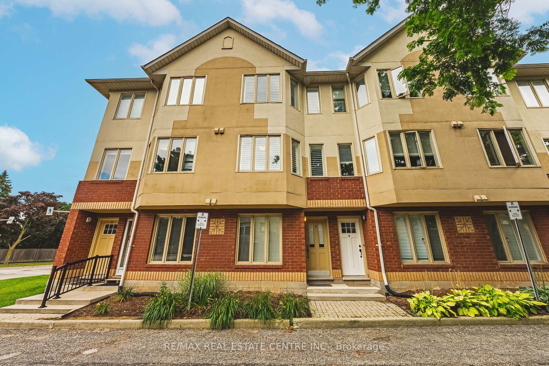 Photo 2 of Unit 3, 266 Limeridge Road E, Hamilton, Bruleville — HOMEH