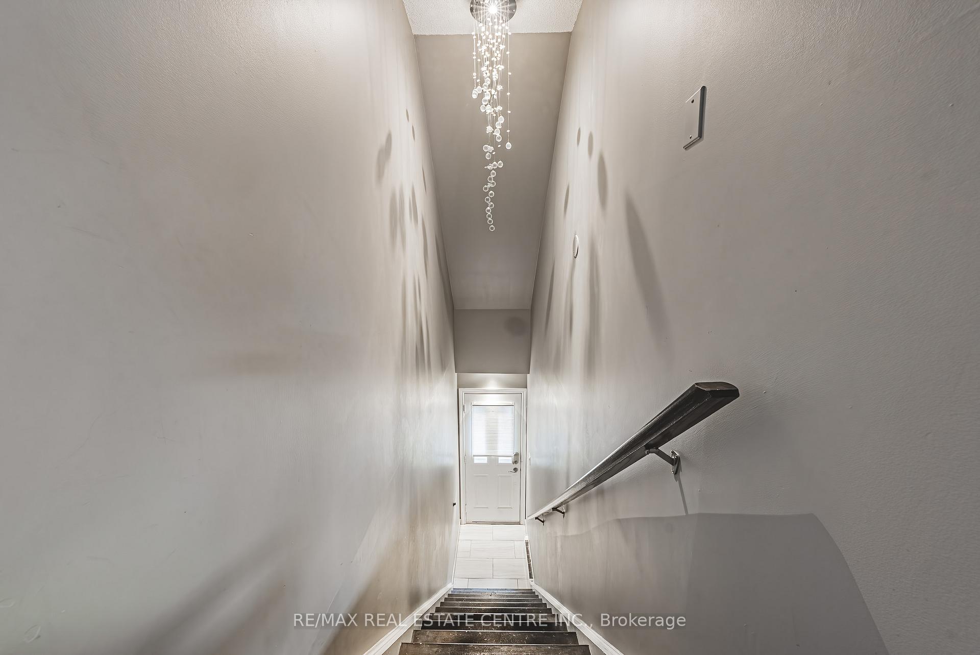 Photo 4 of Unit 3, 266 Limeridge Road E, Hamilton, Bruleville — HOMEH