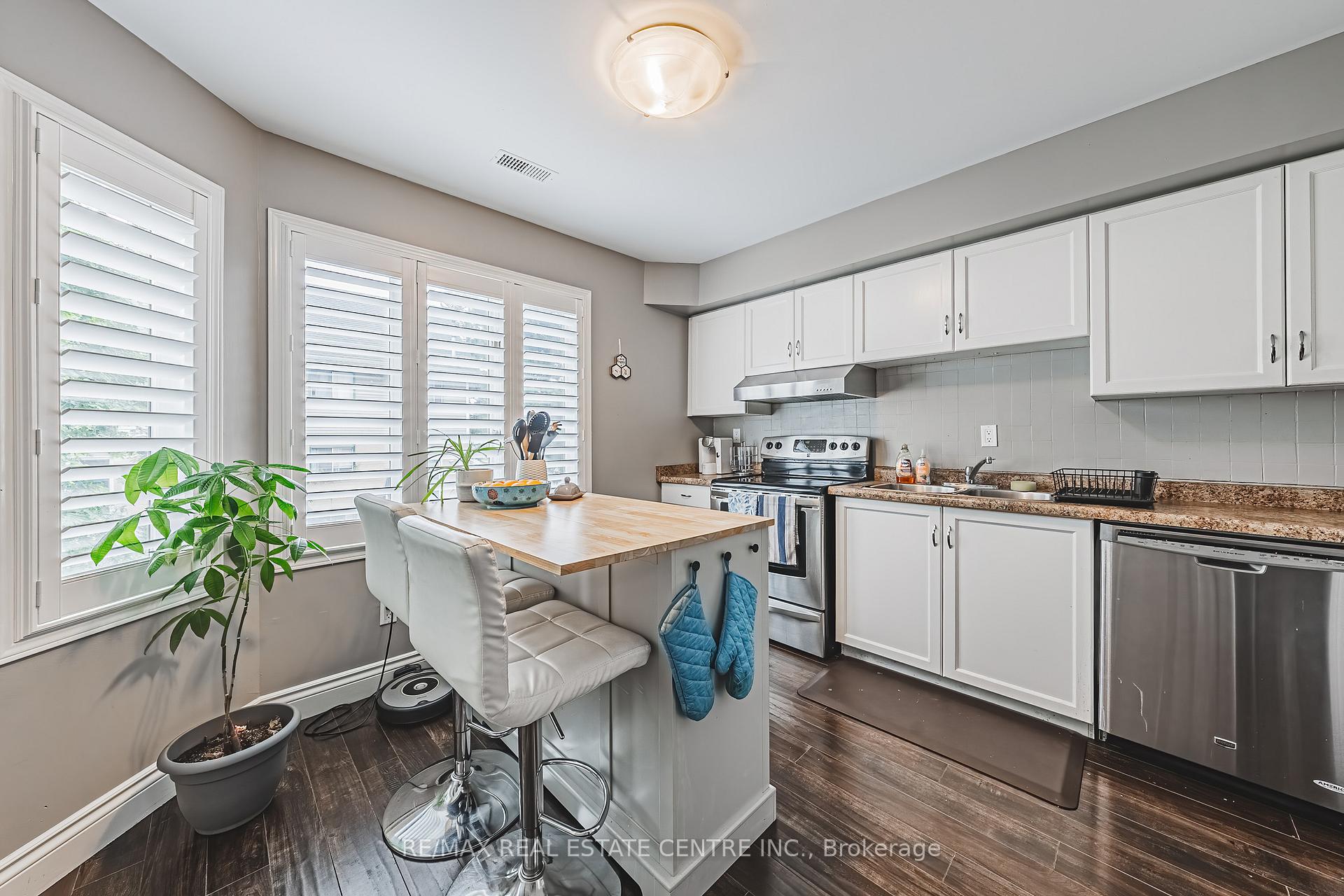 Photo 5 of Unit 3, 266 Limeridge Road E, Hamilton, Bruleville — HOMEH