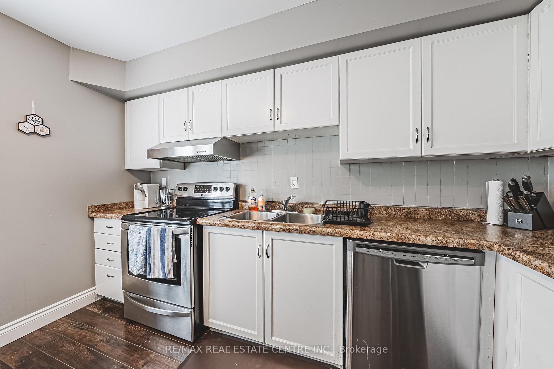 Photo 6 of Unit 3, 266 Limeridge Road E, Hamilton, Bruleville — HOMEH