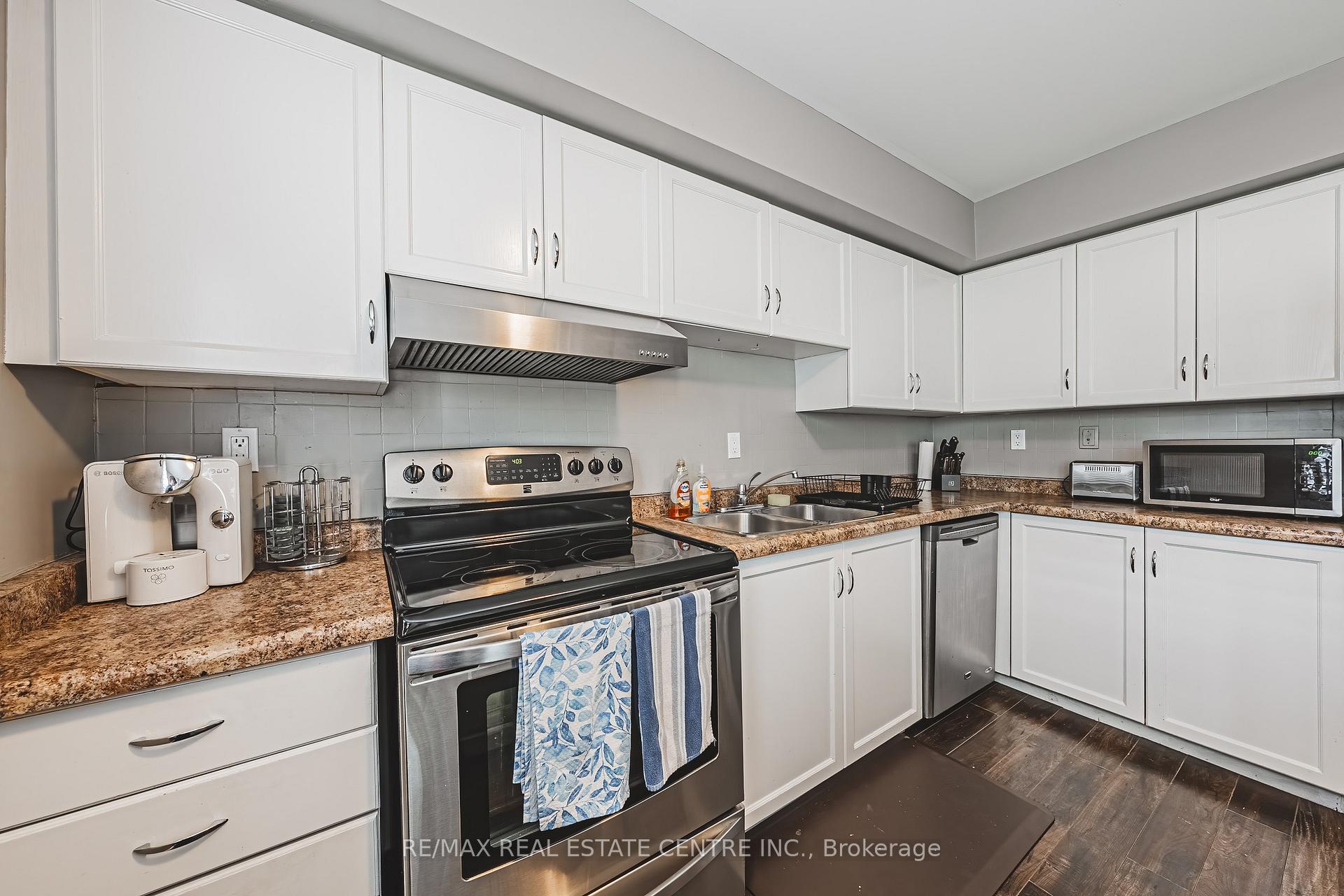 Photo 7 of Unit 3, 266 Limeridge Road E, Hamilton, Bruleville — HOMEH