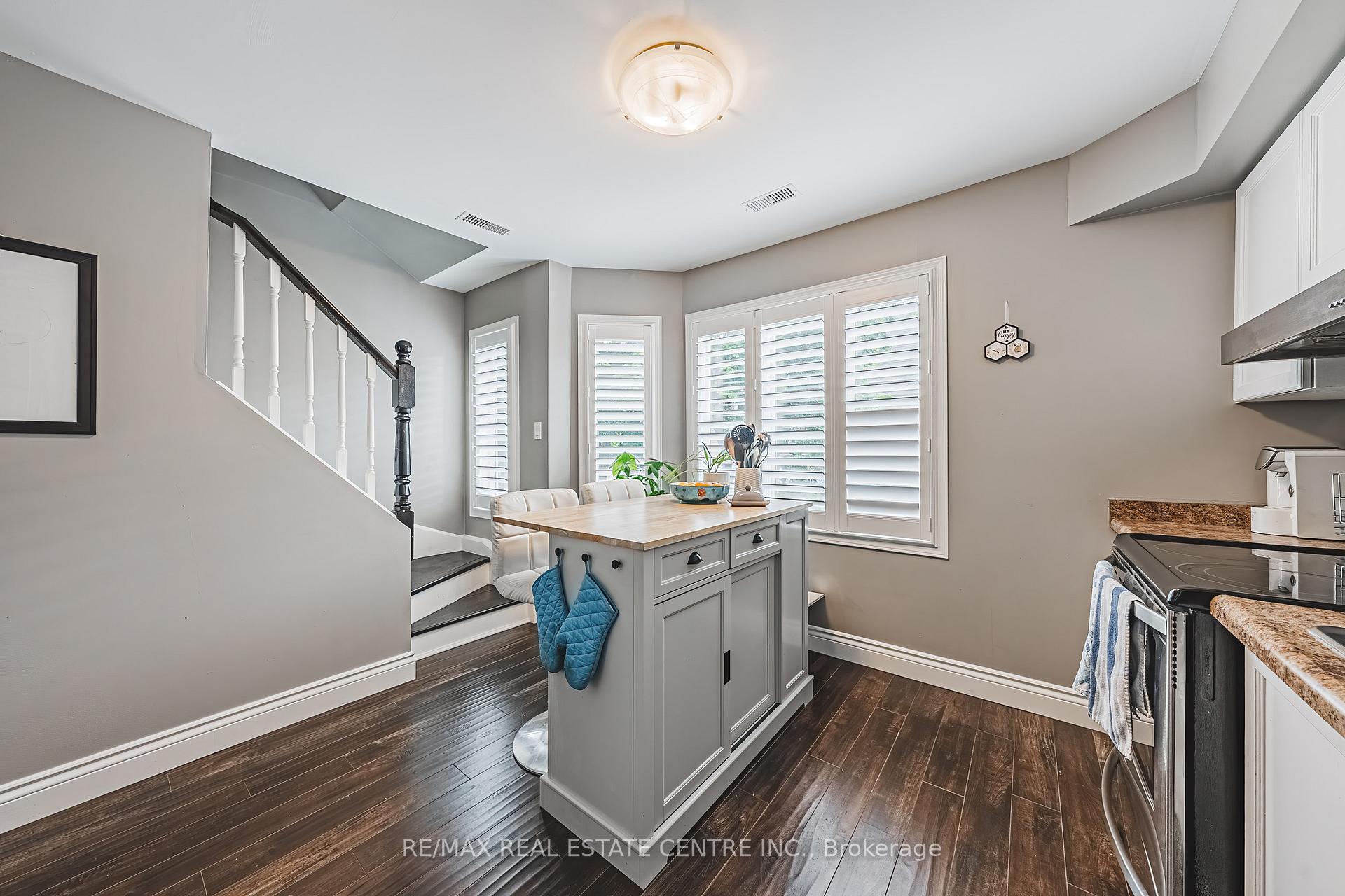 Photo 9 of Unit 3, 266 Limeridge Road E, Hamilton, Bruleville — HOMEH