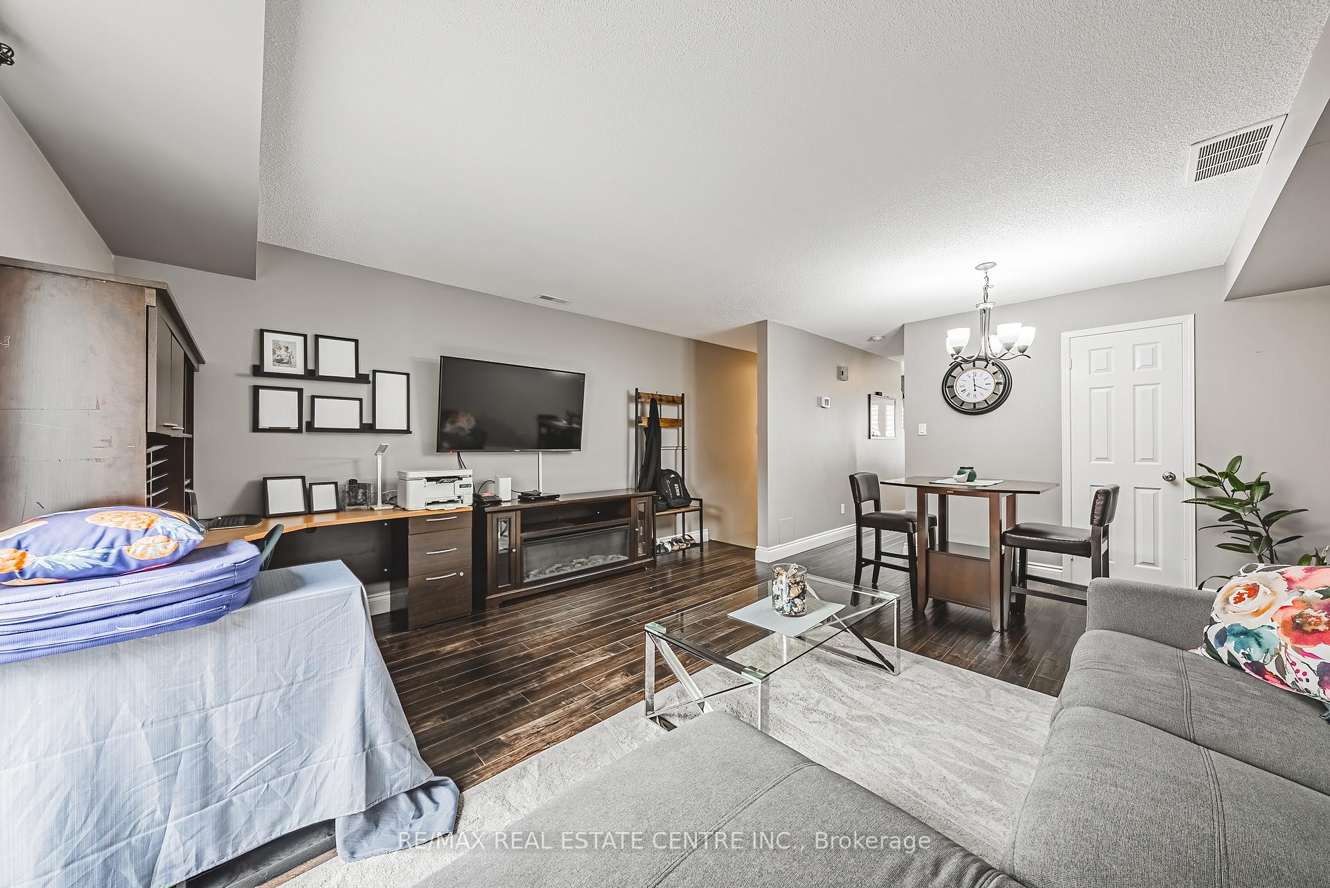 Photo 13 of Unit 3, 266 Limeridge Road E, Hamilton, Bruleville — HOMEH
