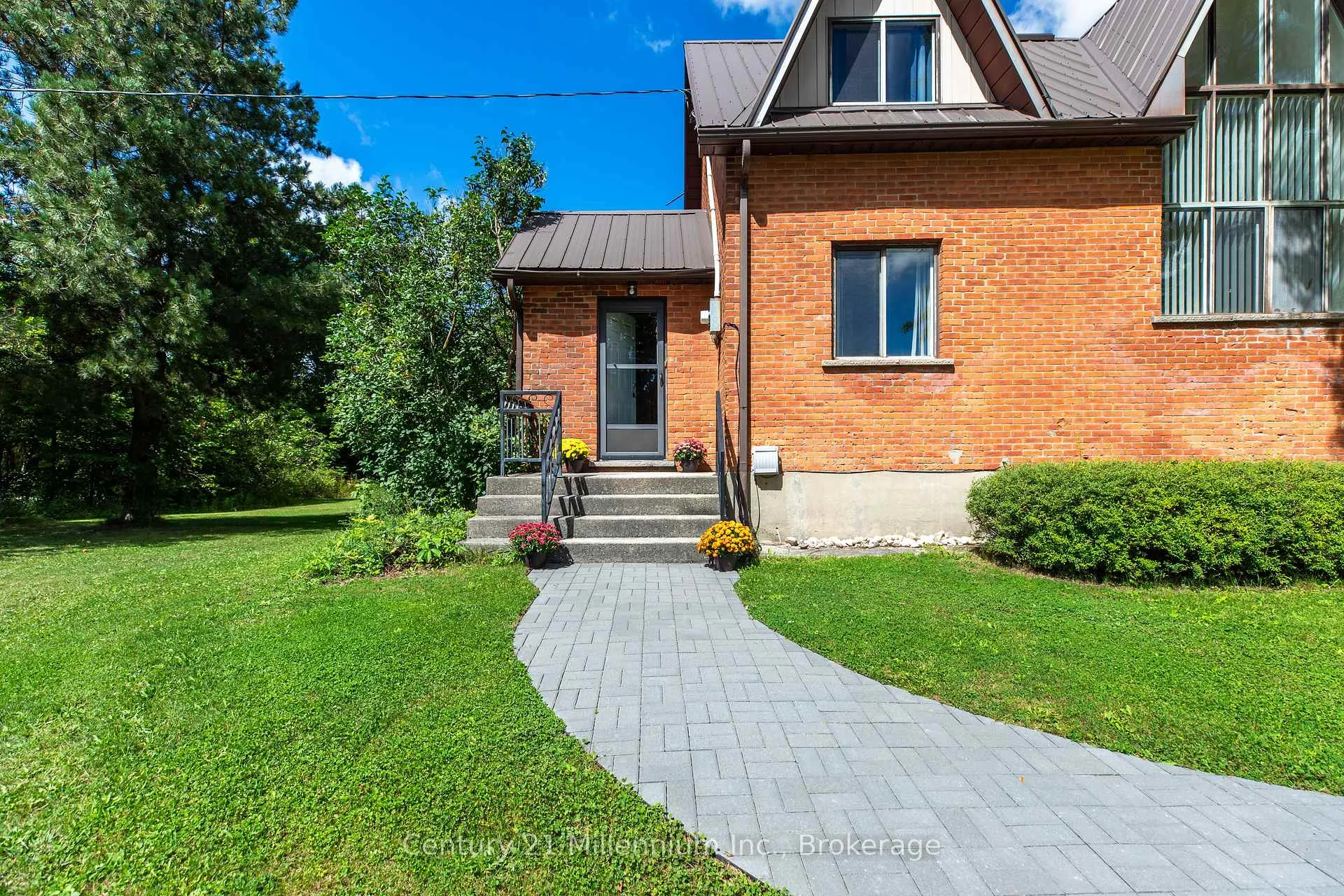 Photo 4 of 425005 Irish Lake Road, Grey Highlands — HOMEH