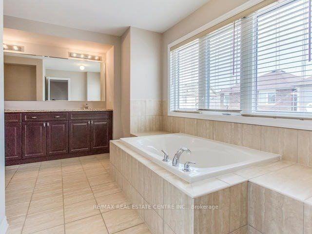 Photo 8 of Unit Main, 41 Haverty Trail, Brampton, Northwest Brampton — HOMEH