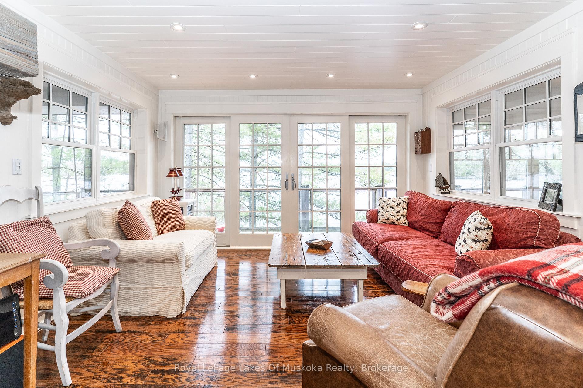 Photo 13 of 27 Island 2ml, Gravenhurst, Wood (Gravenhurst) — HOMEH