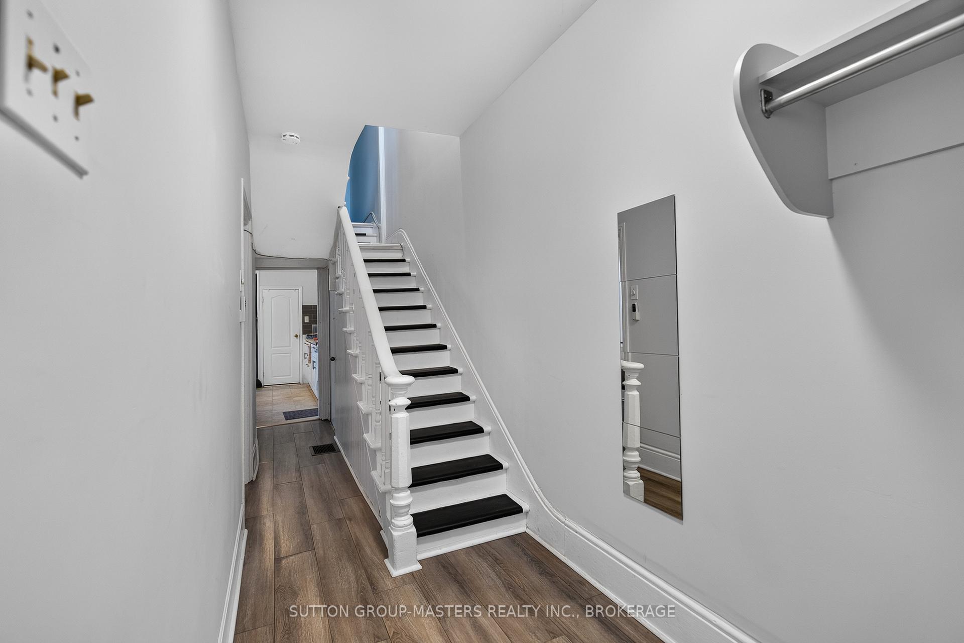 Photo 7 of 378 Barrie Street, Kingston, East of Sir John A. Blvd — HOMEH