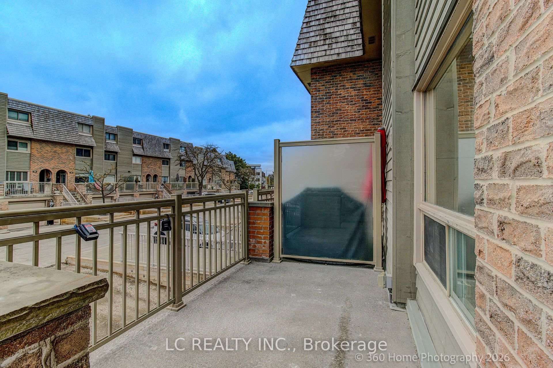 Photo 2 of 70 Dutch myrtle Way, North York, Banbury-Don Mills — HOMEH