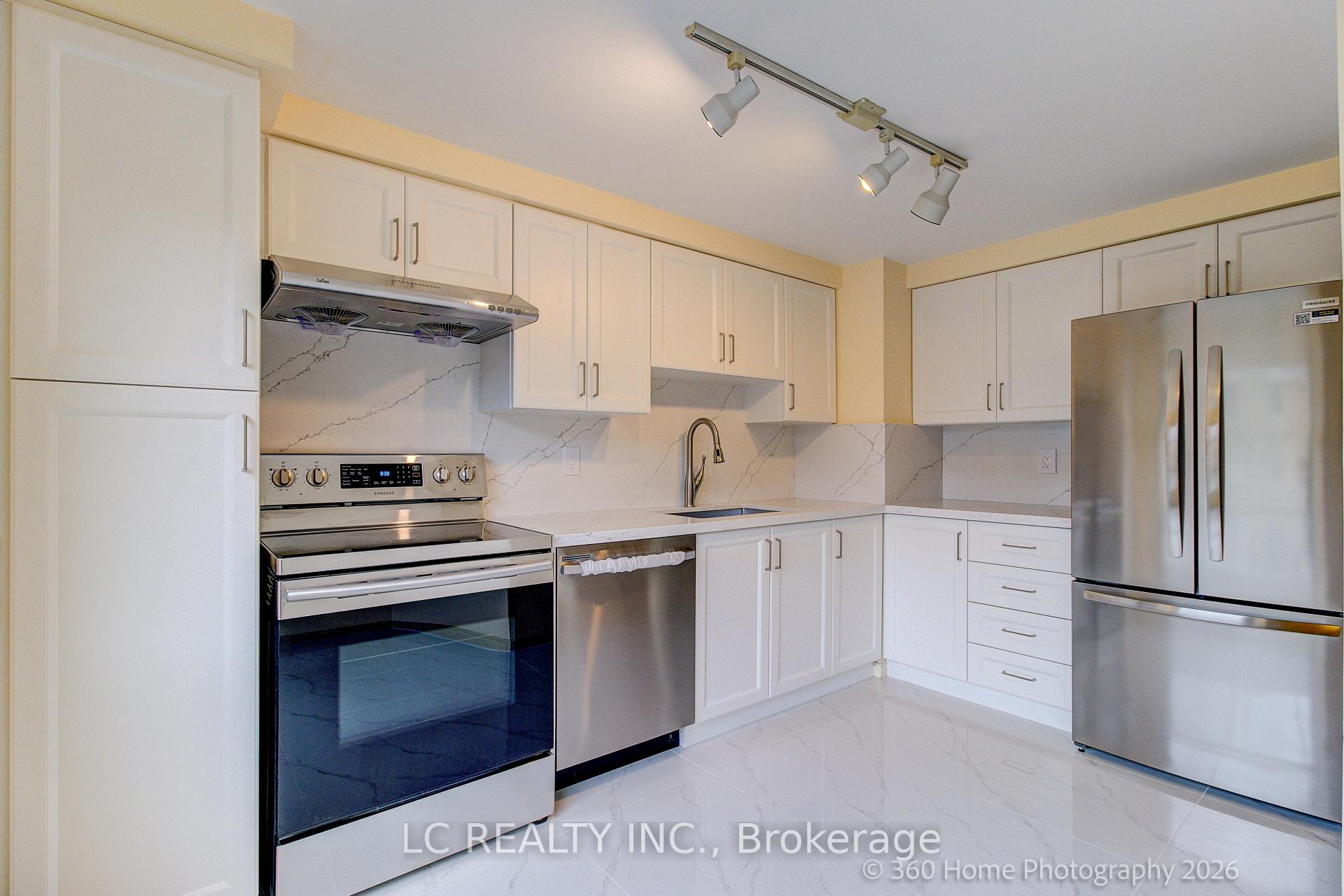 Photo 4 of 70 Dutch myrtle Way, North York, Banbury-Don Mills — HOMEH