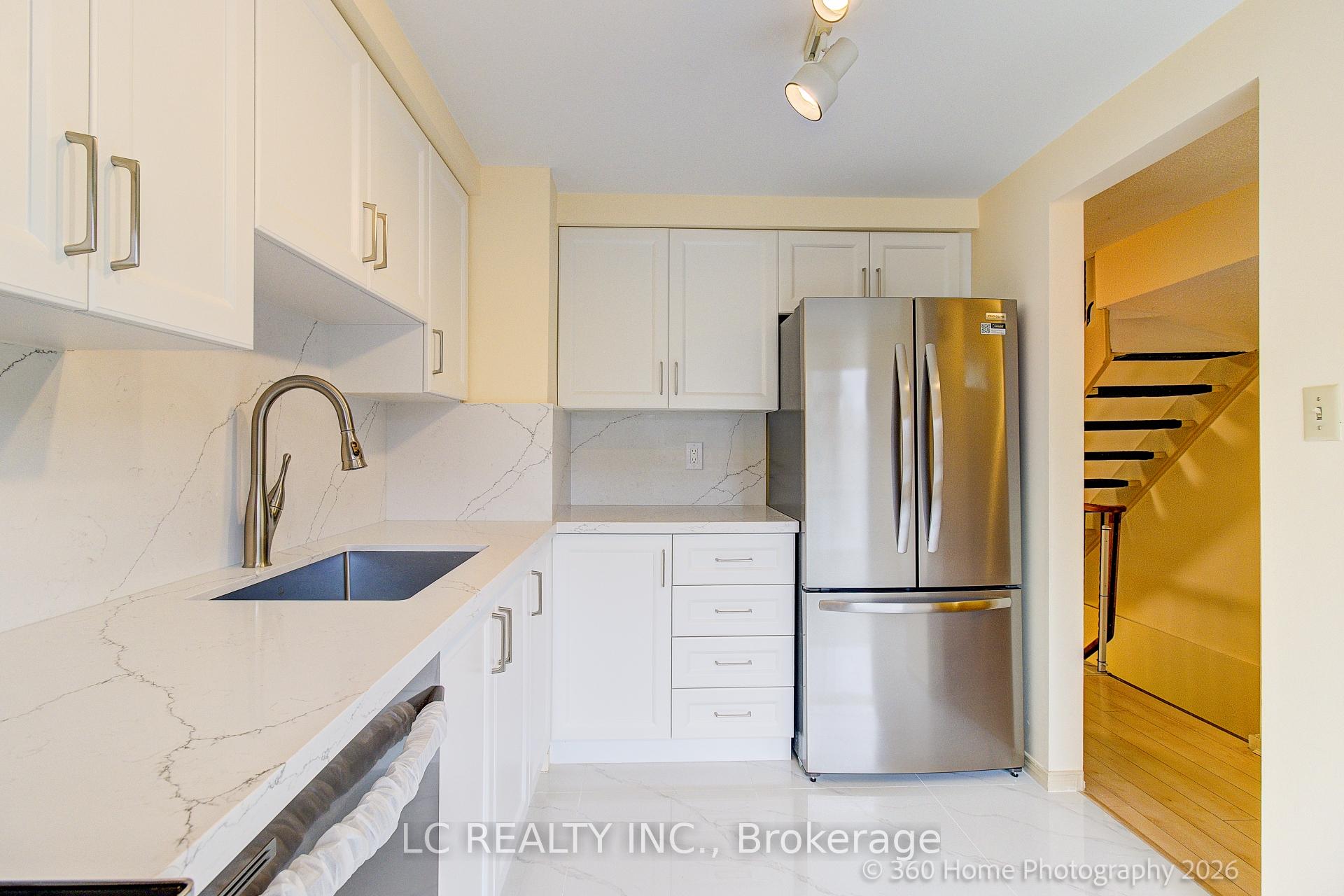 Photo 5 of 70 Dutch myrtle Way, North York, Banbury-Don Mills — HOMEH