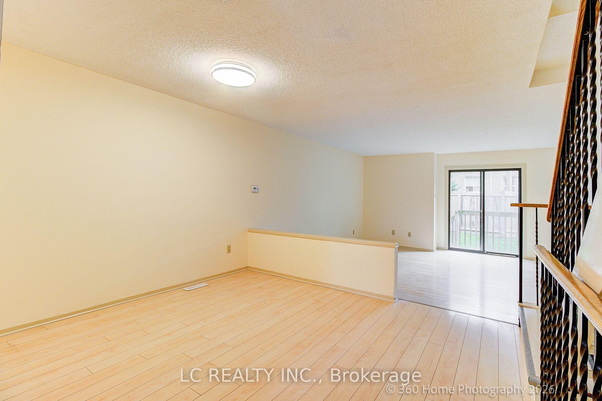 Photo 7 of 70 Dutch myrtle Way, North York, Banbury-Don Mills — HOMEH