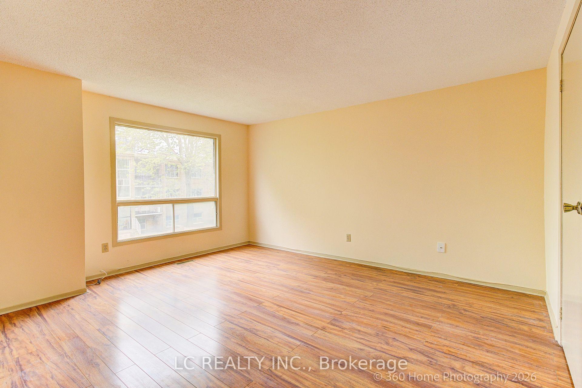 Photo 13 of 70 Dutch myrtle Way, North York, Banbury-Don Mills — HOMEH