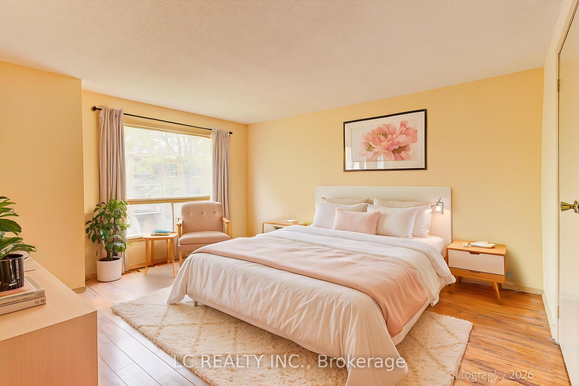Photo 14 of 70 Dutch myrtle Way, North York, Banbury-Don Mills — HOMEH