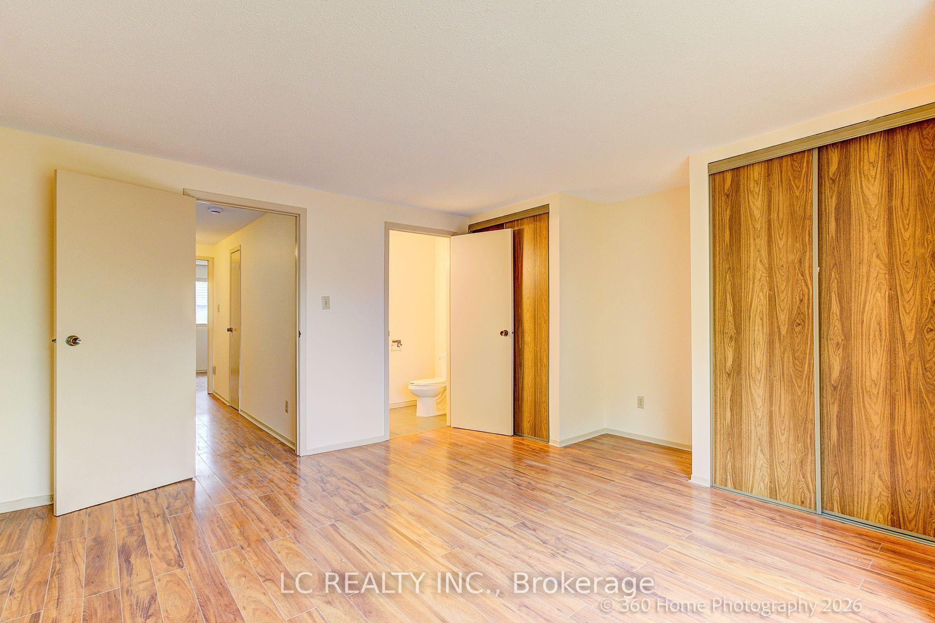 Photo 16 of 70 Dutch myrtle Way, North York, Banbury-Don Mills — HOMEH
