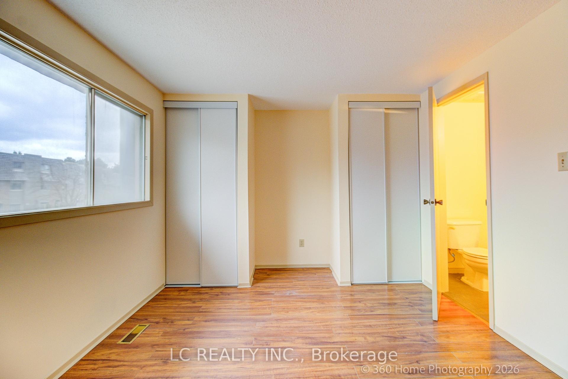 Photo 18 of 70 Dutch myrtle Way, North York, Banbury-Don Mills — HOMEH
