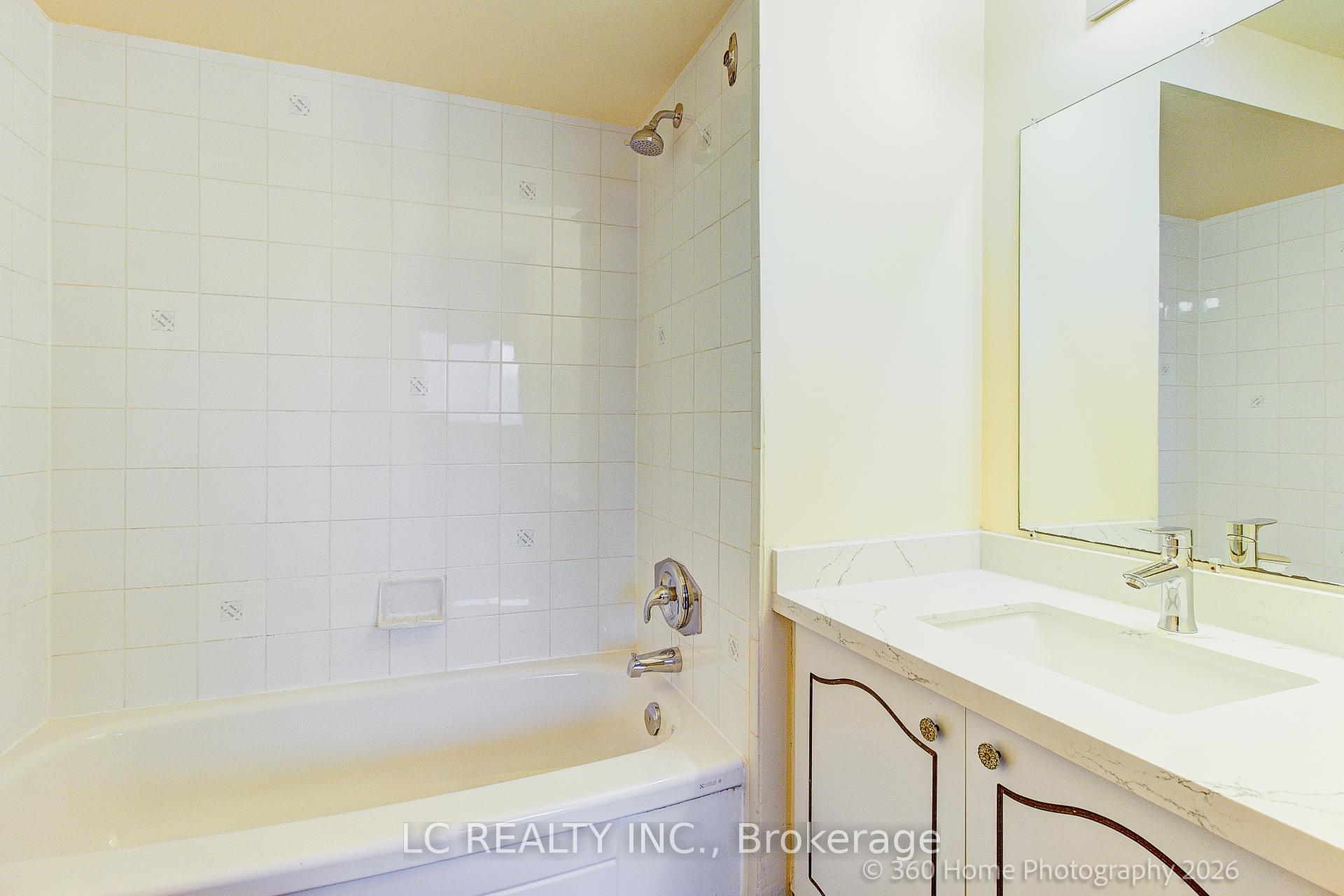 Photo 19 of 70 Dutch myrtle Way, North York, Banbury-Don Mills — HOMEH
