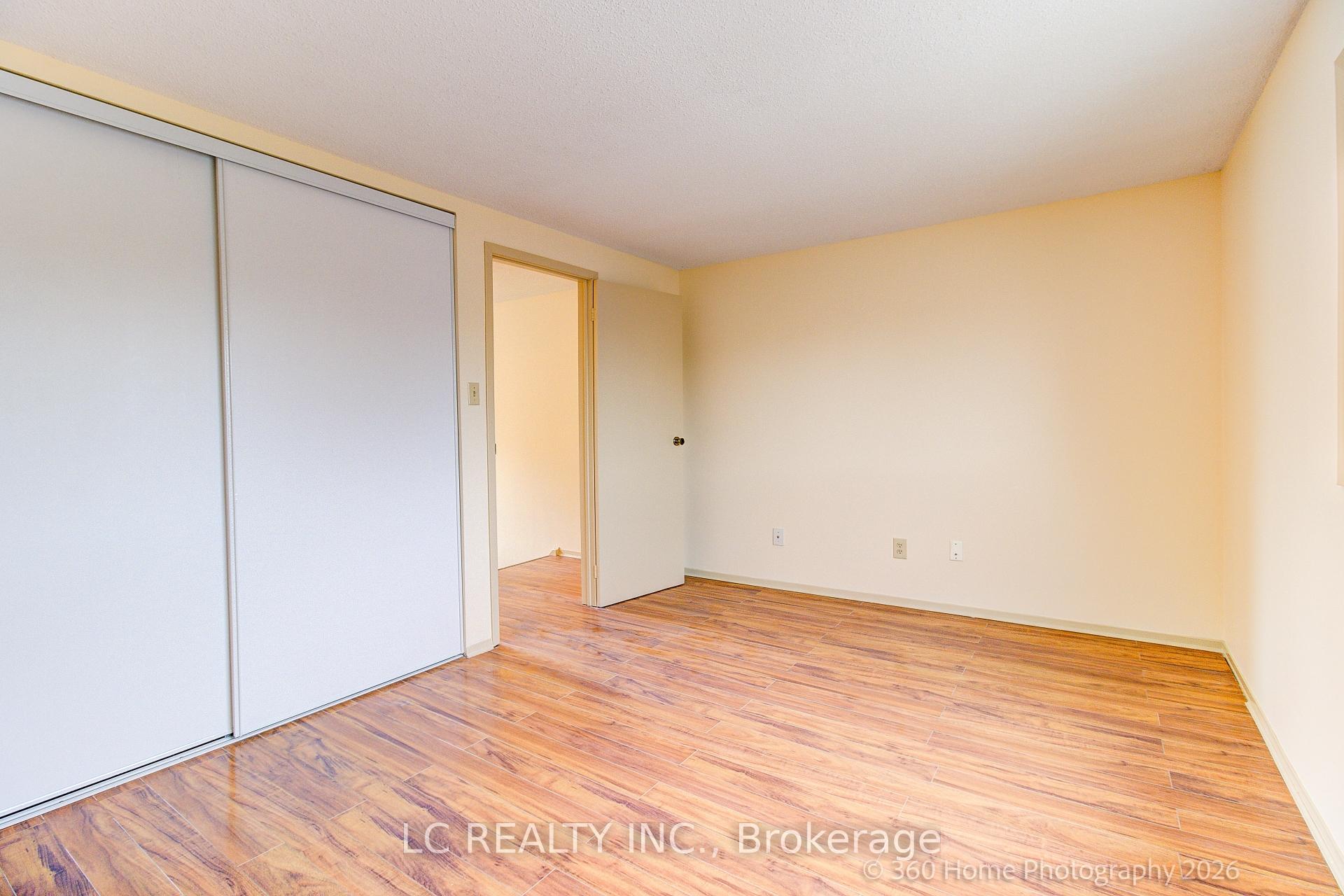 Photo 22 of 70 Dutch myrtle Way, North York, Banbury-Don Mills — HOMEH