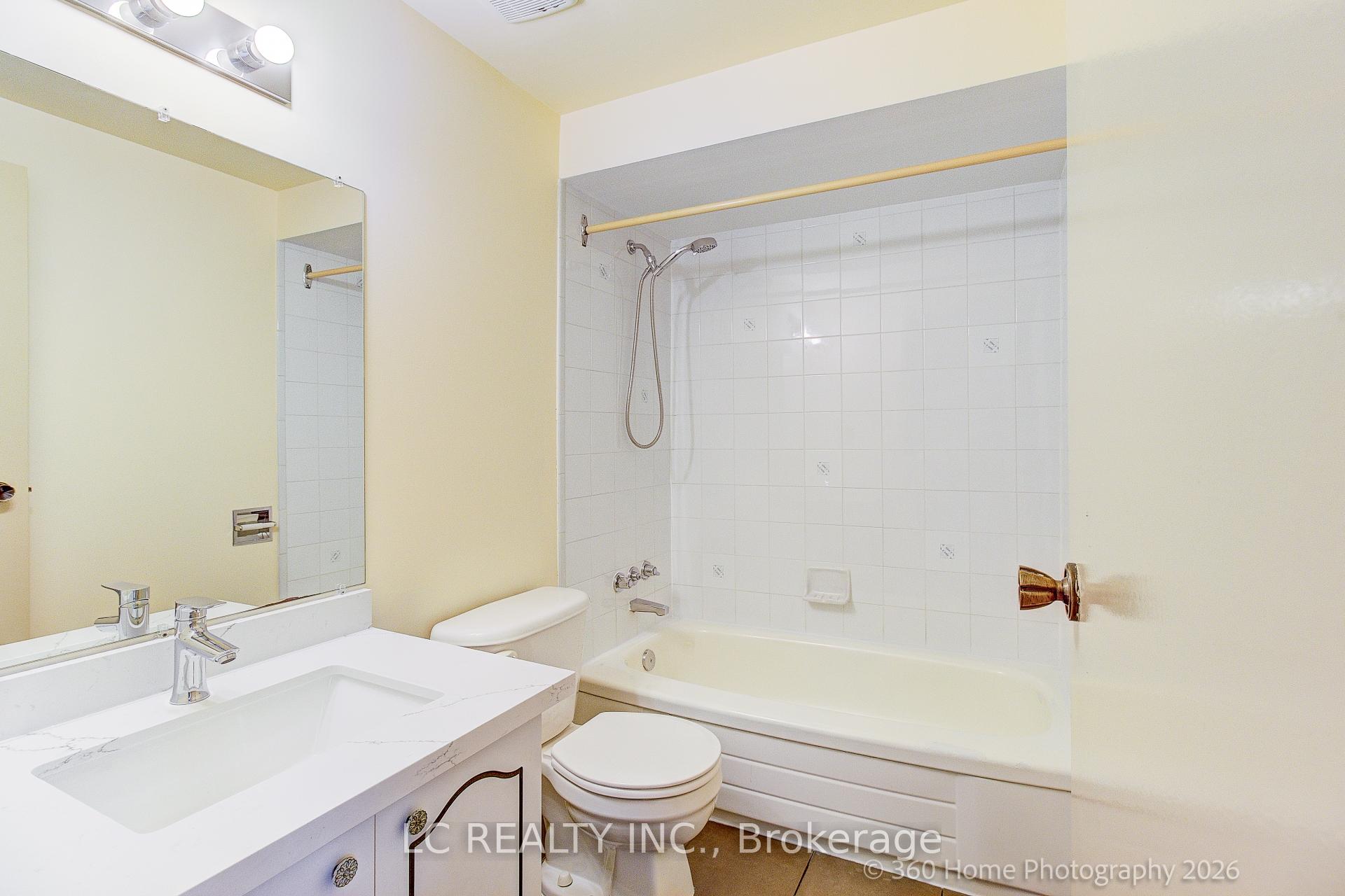 Photo 23 of 70 Dutch myrtle Way, North York, Banbury-Don Mills — HOMEH