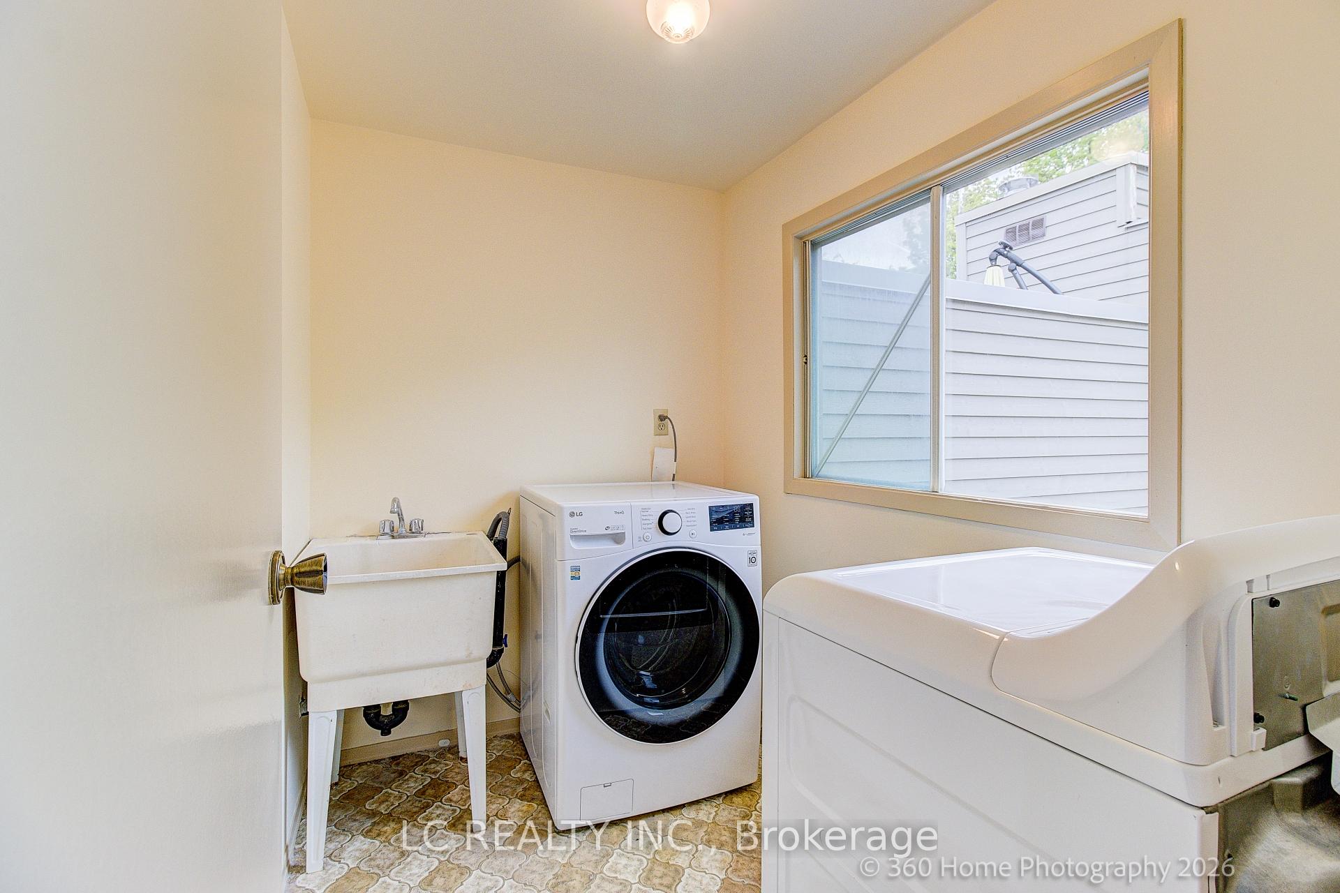 Photo 24 of 70 Dutch myrtle Way, North York, Banbury-Don Mills — HOMEH