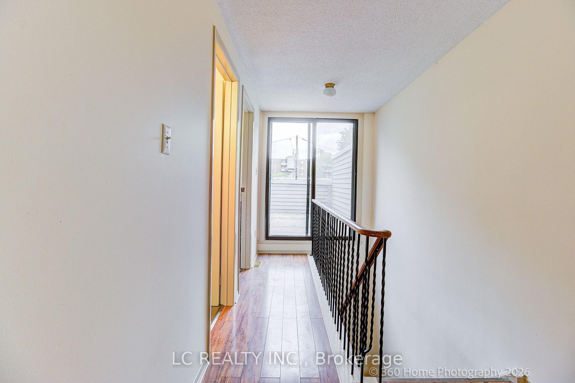 Photo 25 of 70 Dutch myrtle Way, North York, Banbury-Don Mills — HOMEH