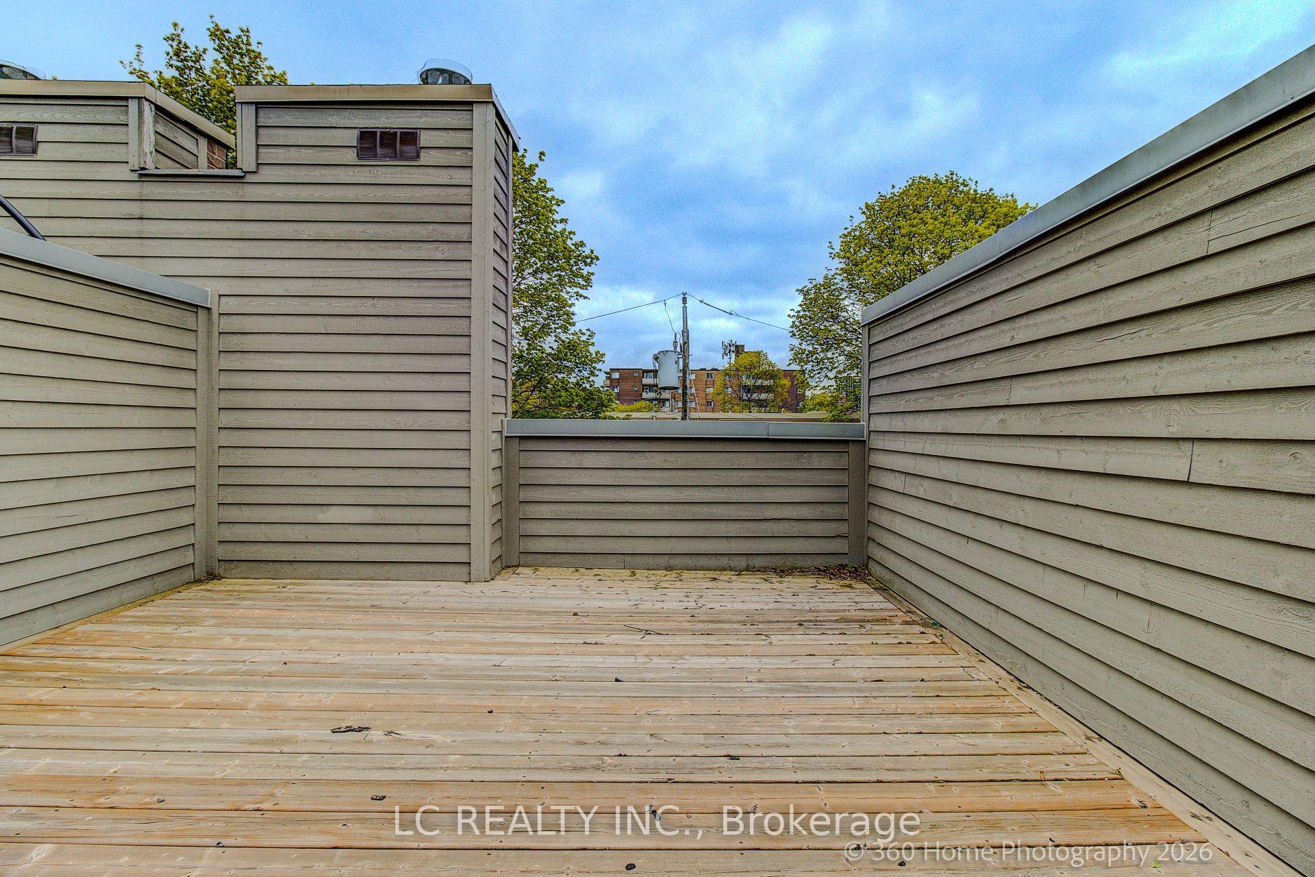 Photo 26 of 70 Dutch myrtle Way, North York, Banbury-Don Mills — HOMEH