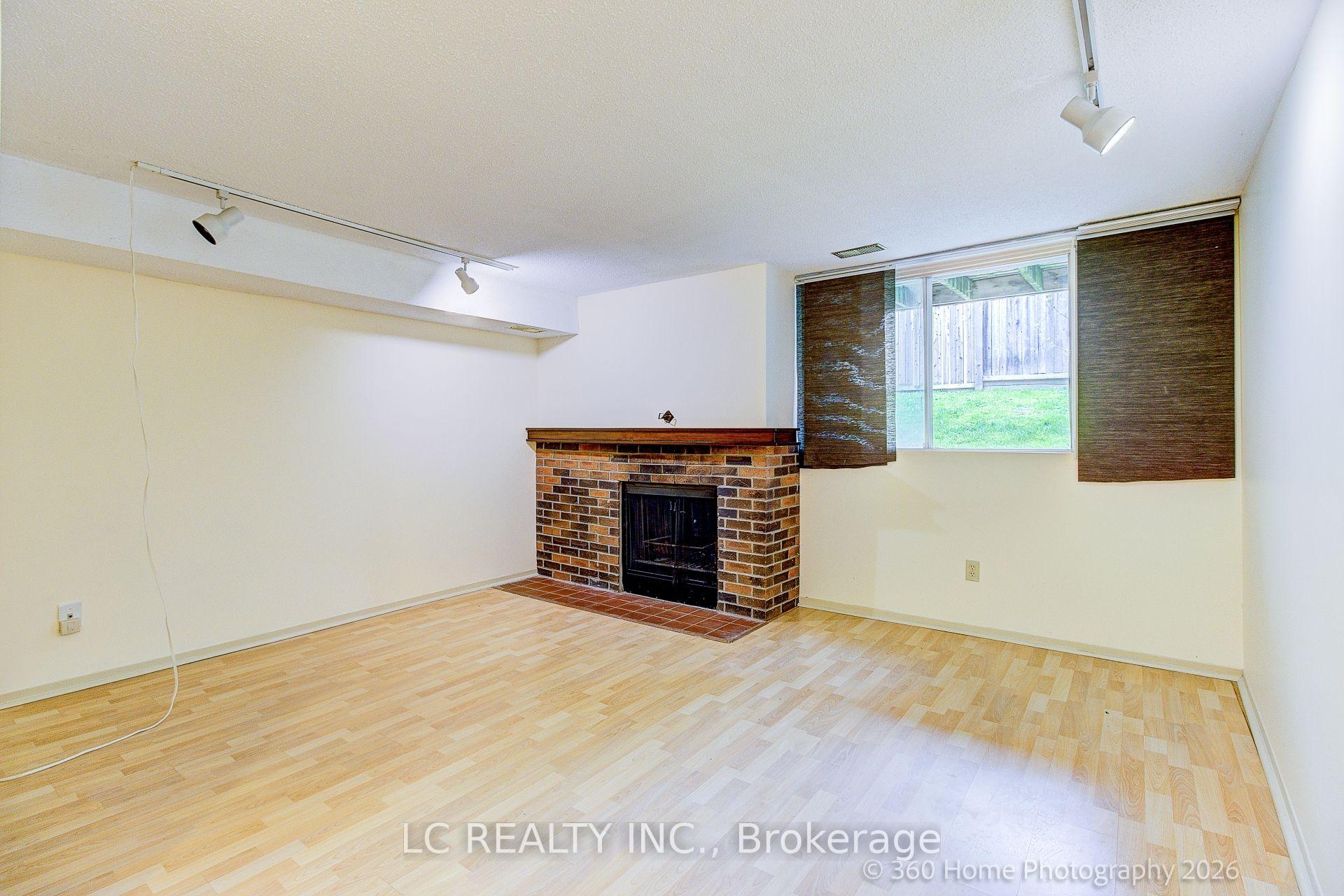 Photo 27 of 70 Dutch myrtle Way, North York, Banbury-Don Mills — HOMEH