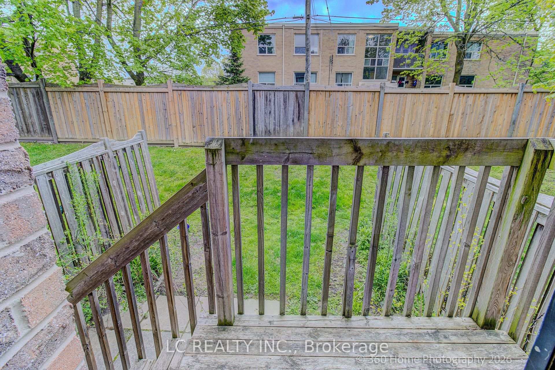 Photo 31 of 70 Dutch myrtle Way, North York, Banbury-Don Mills — HOMEH