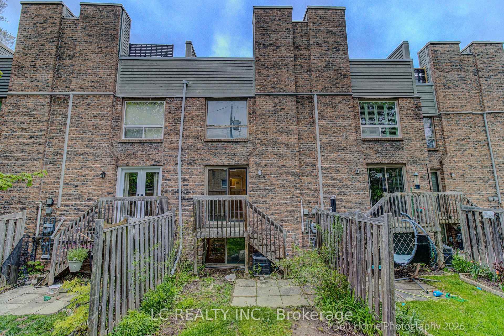 Photo 32 of 70 Dutch myrtle Way, North York, Banbury-Don Mills — HOMEH