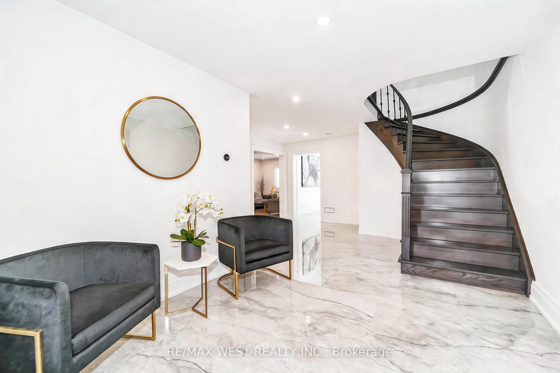 Photo 2 of 108 Poplar Heights Drive, Etobicoke, Edenbridge-Humber Valley — HOMEH
