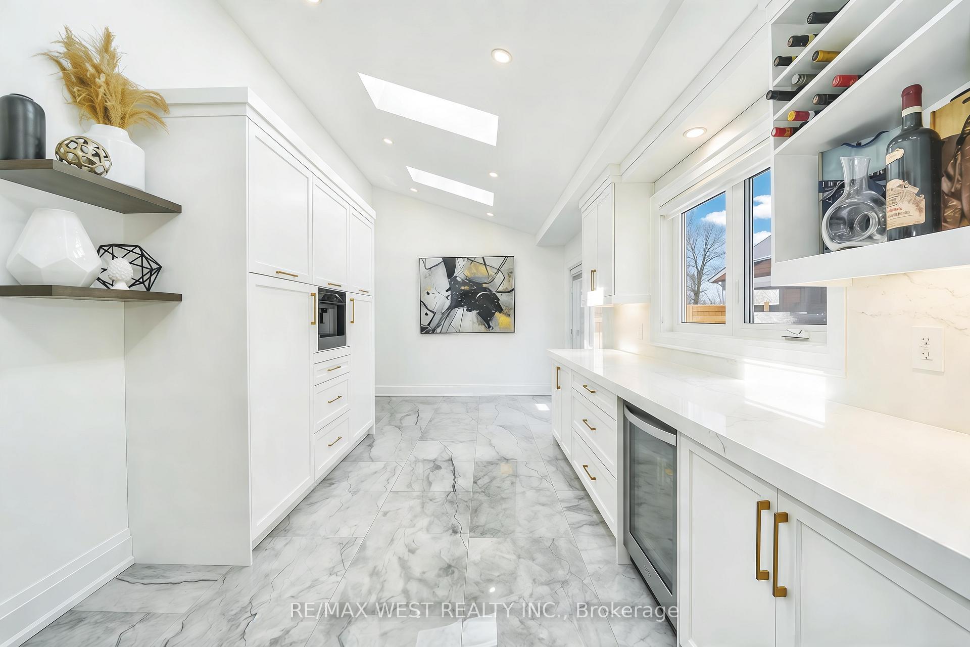 Photo 8 of 108 Poplar Heights Drive, Etobicoke, Edenbridge-Humber Valley — HOMEH