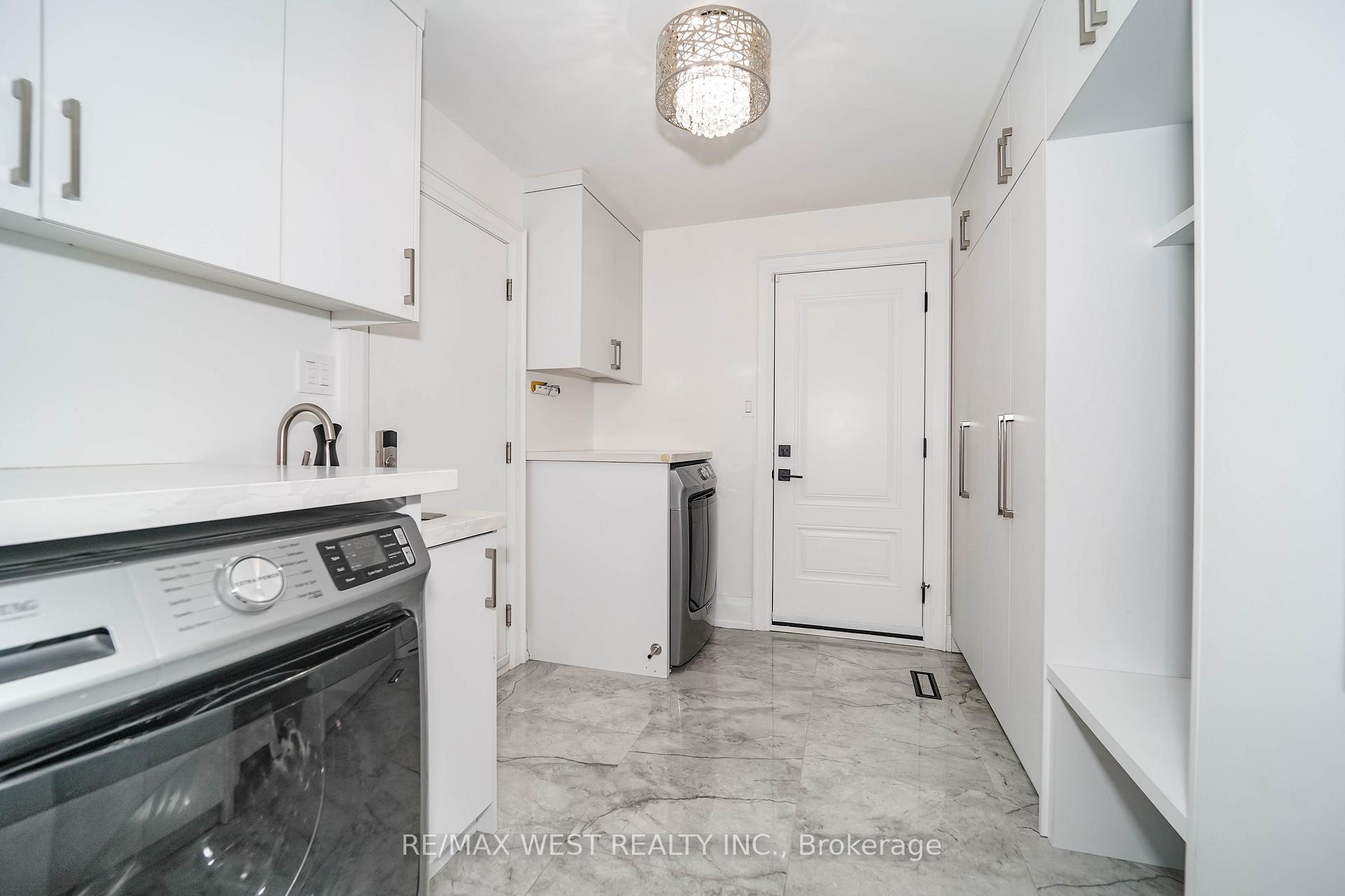 Photo 10 of 108 Poplar Heights Drive, Etobicoke, Edenbridge-Humber Valley — HOMEH